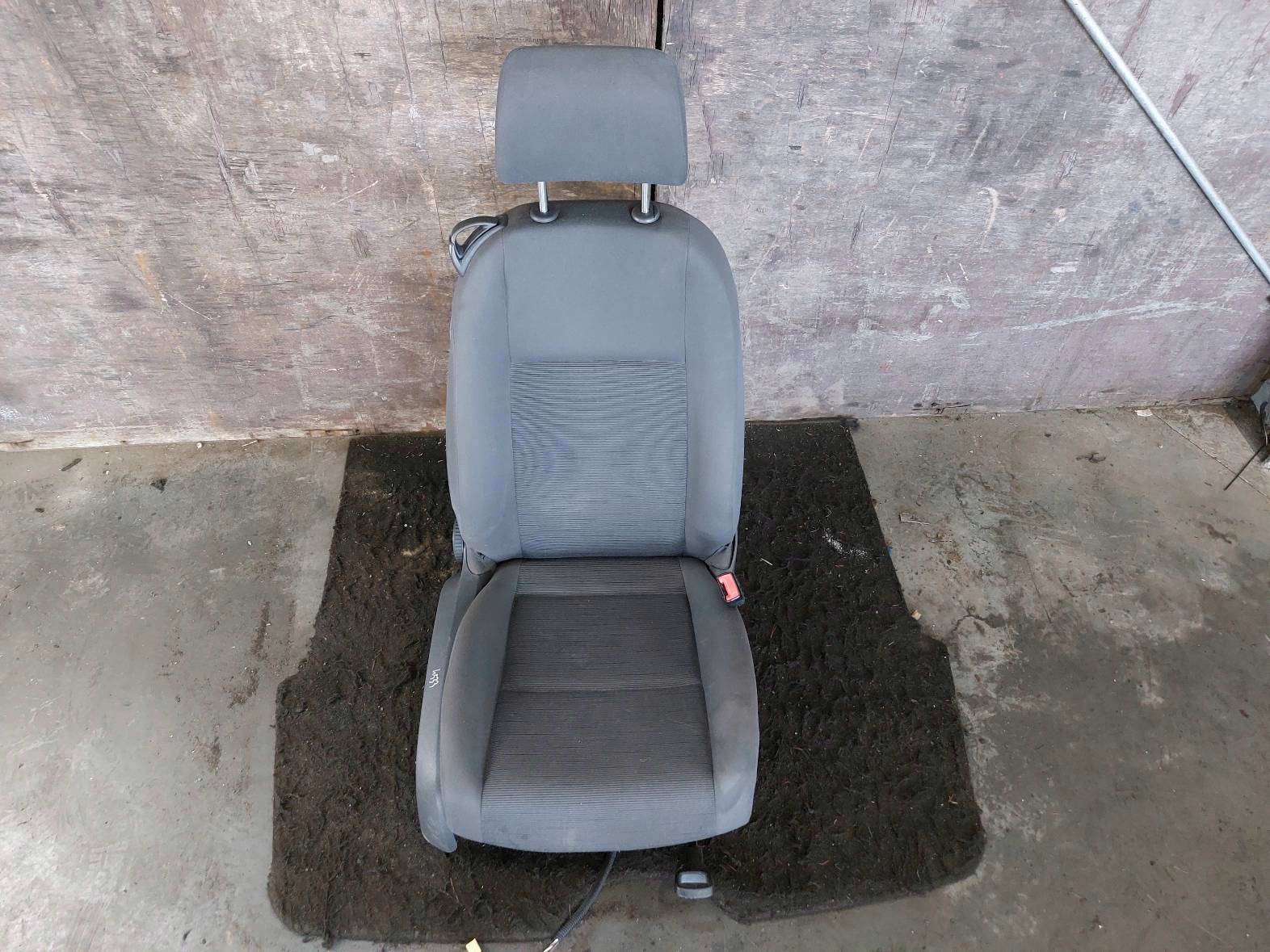 seat right front VOLKSWAGEN GOLF V HB 3D