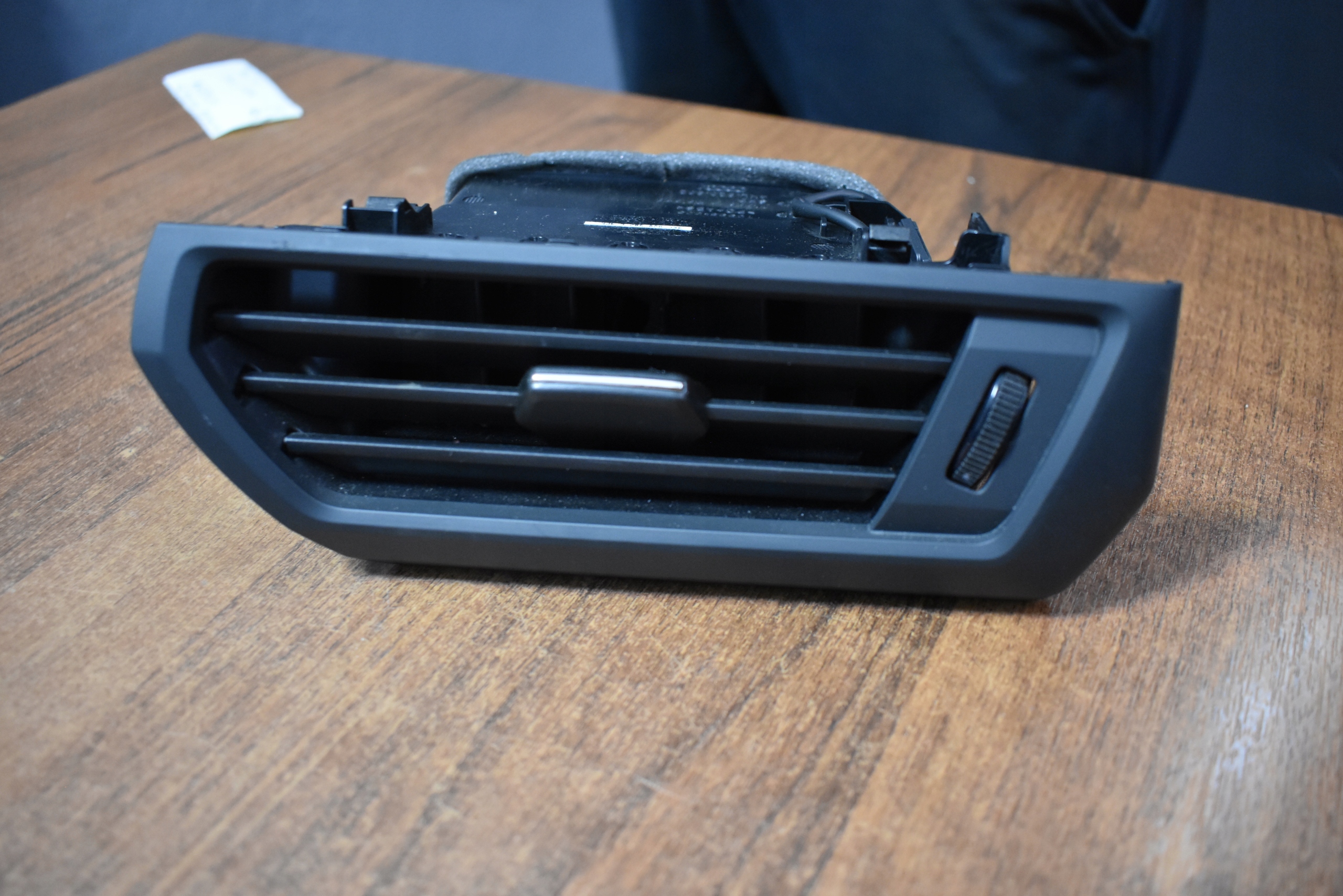 IDEAL LÜFTUNGSGITTER DES LÜFTERS KONSOLE RECHTS AUDI E-TRON 1