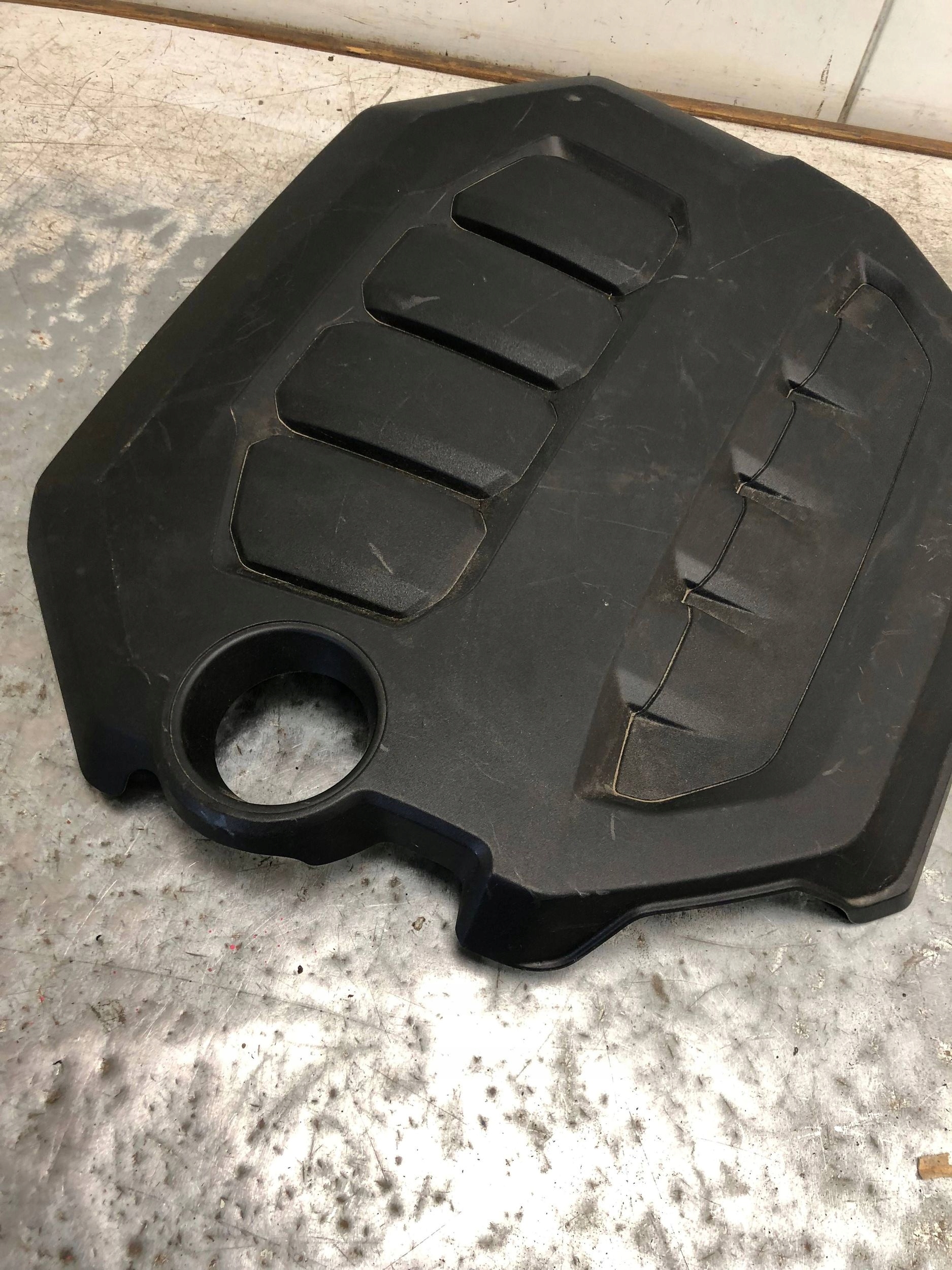Abdeckung Blende Abdeckung DES MOTORS VW 06Q103925N