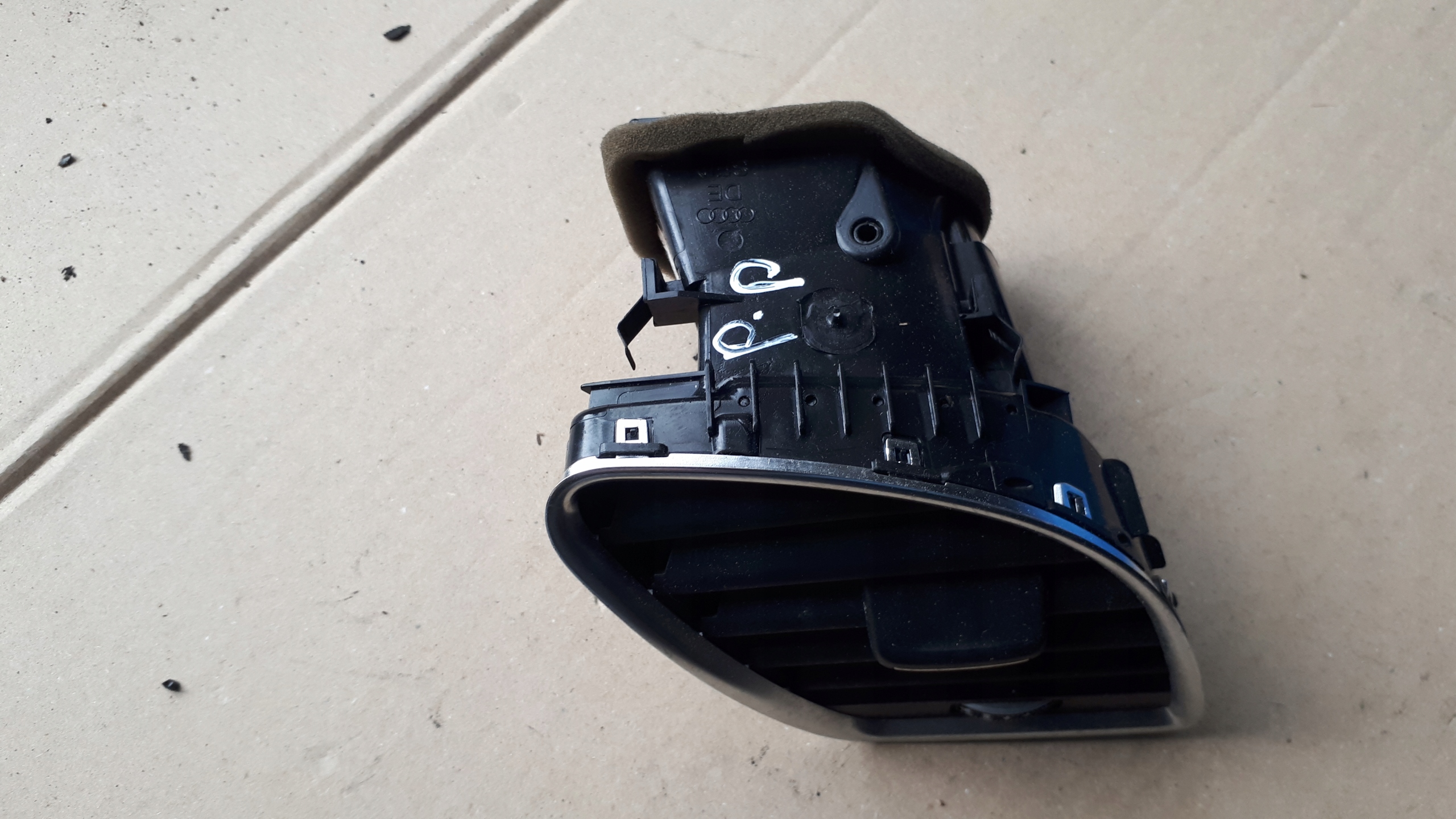 S4 B8 LIFT A4 grid air conditioning devices right 8T1820902G