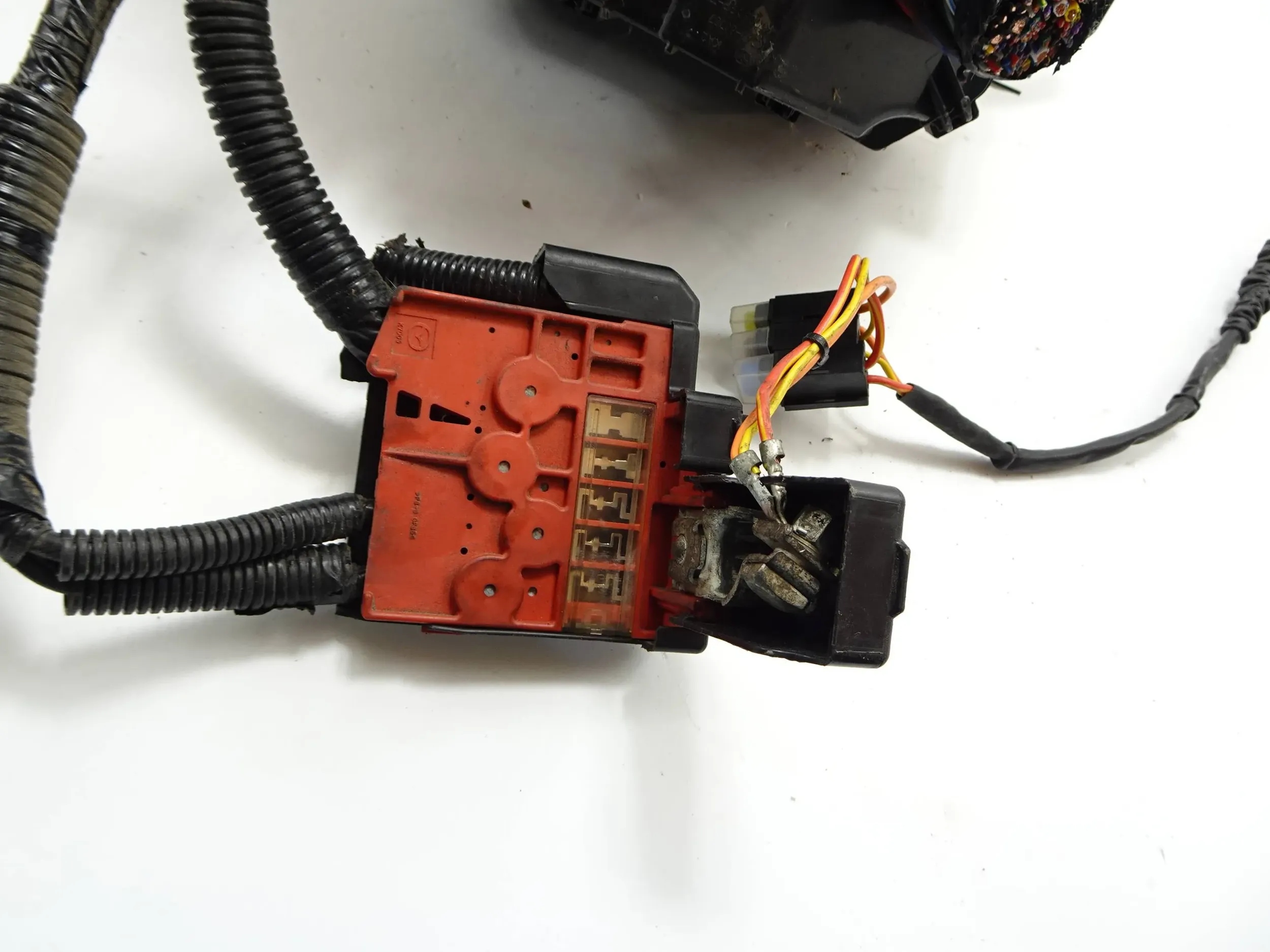 Skrzynka bezpieczników Mazda CX-5 2.2 D 12-17 r. Numery katalogowe zamienników F005V01476