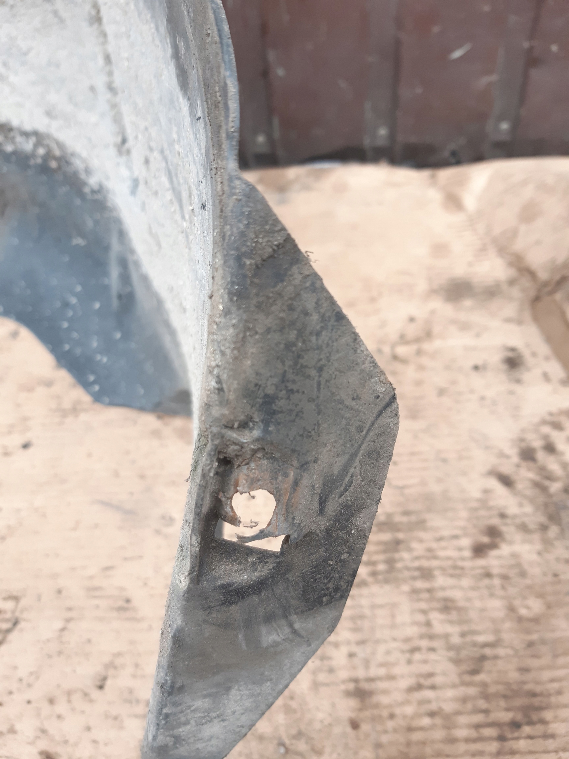 подкрылки левый зад Range Rover Sport L320