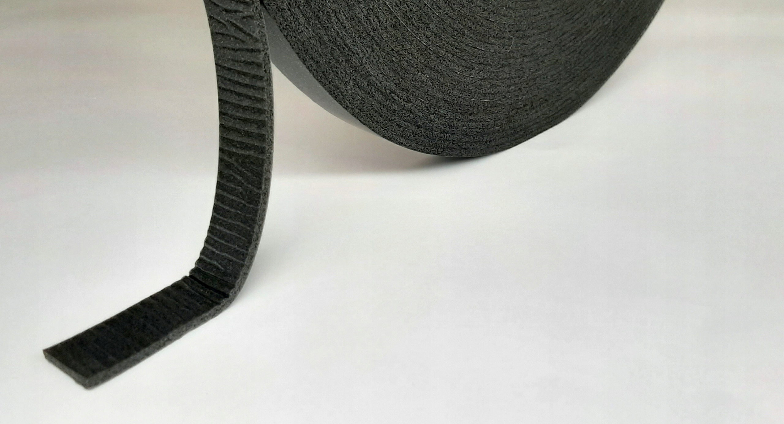 Samoprzylepna uszczelka piankowa 80/30 gr 2 MOCNA Długość 3000 cm