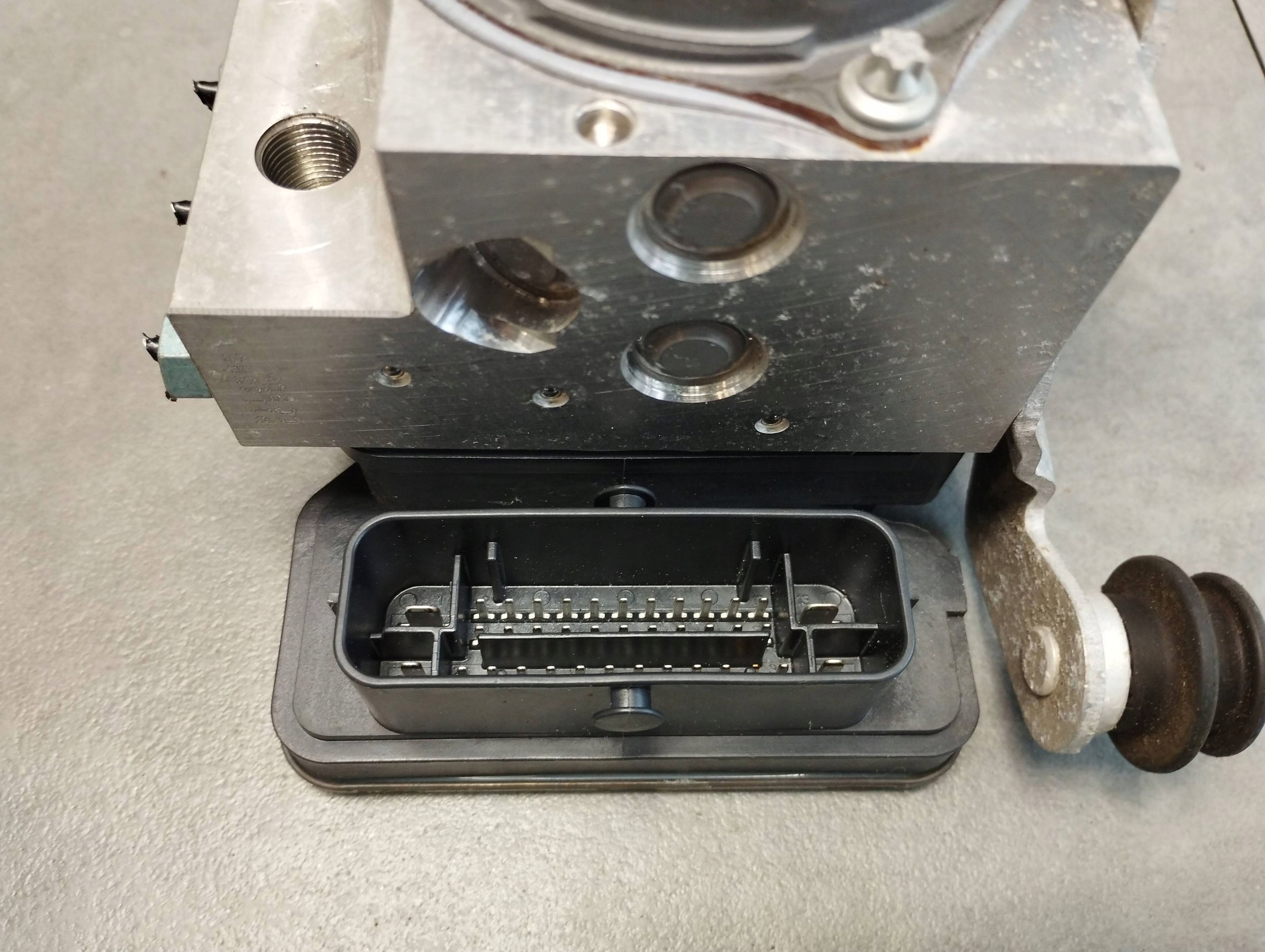 Audi A7 4G 2016 3.0 TDI pump control unit ABS 4G0907379S