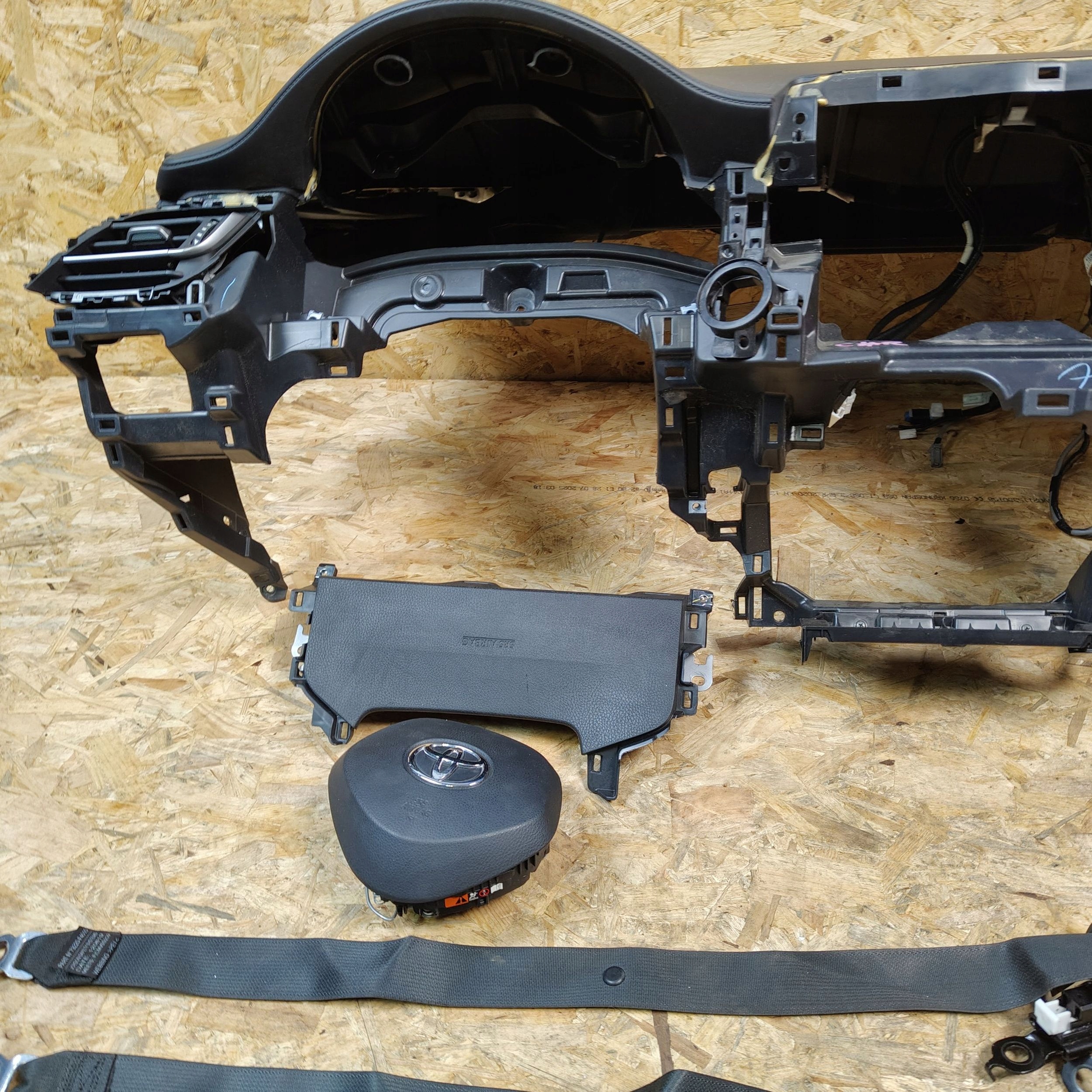 dashboard instrument panel Komplet Toyota C-HR and