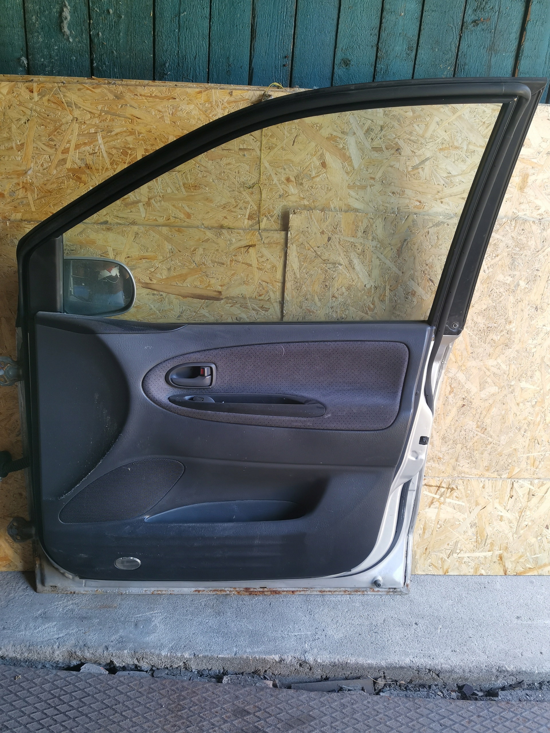 mazda MPV II 00-05 обивка дверные карты комплект