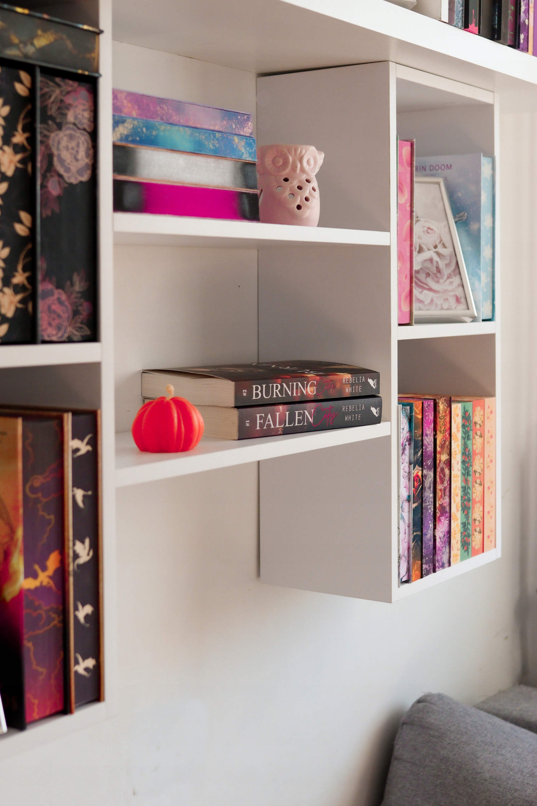 Półka regał wisząca ścienna na książki do salonu FTS 1 biały Kod producenta 67120