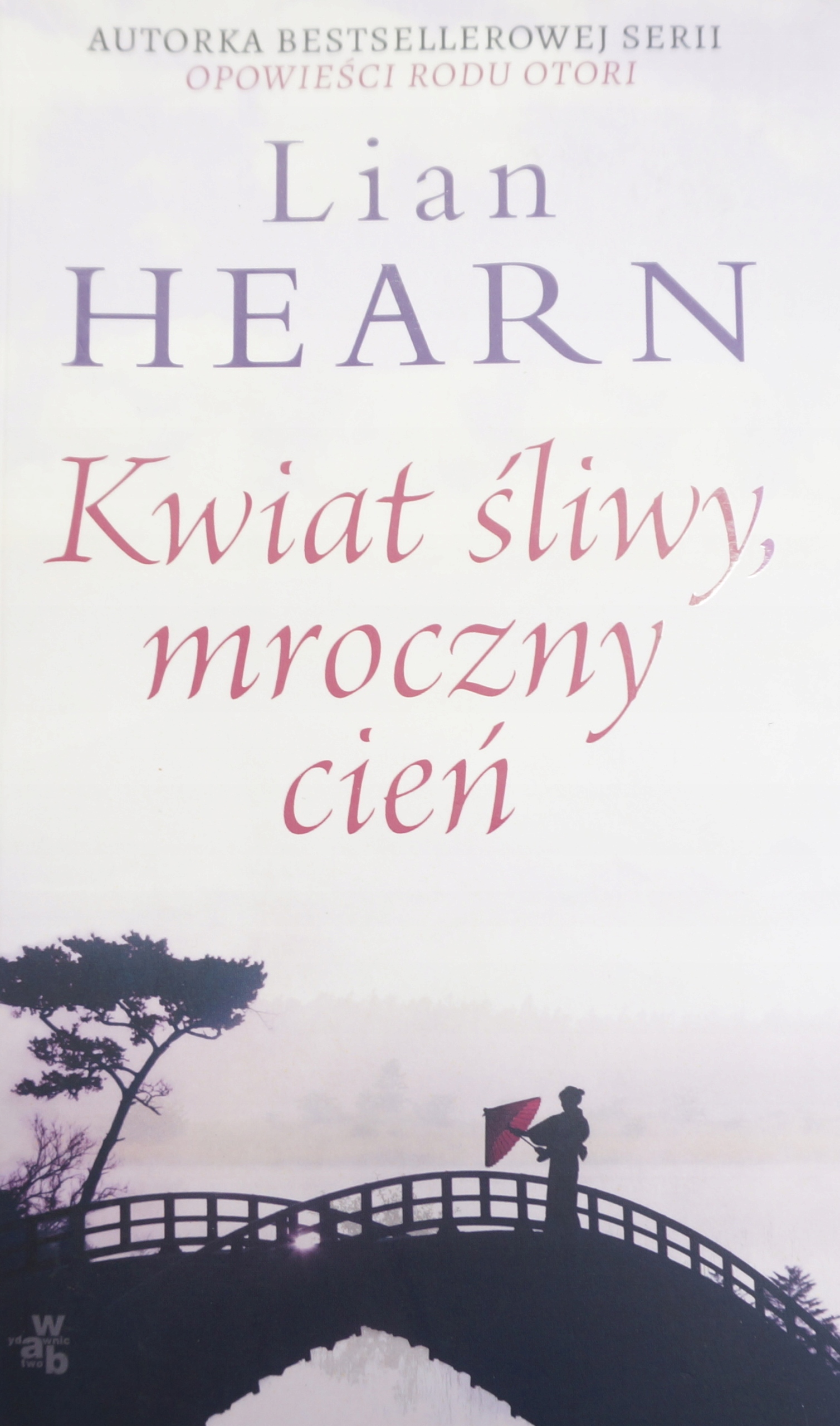 Kwiat śliwy, mroczny cień Lian Hearn Nowa