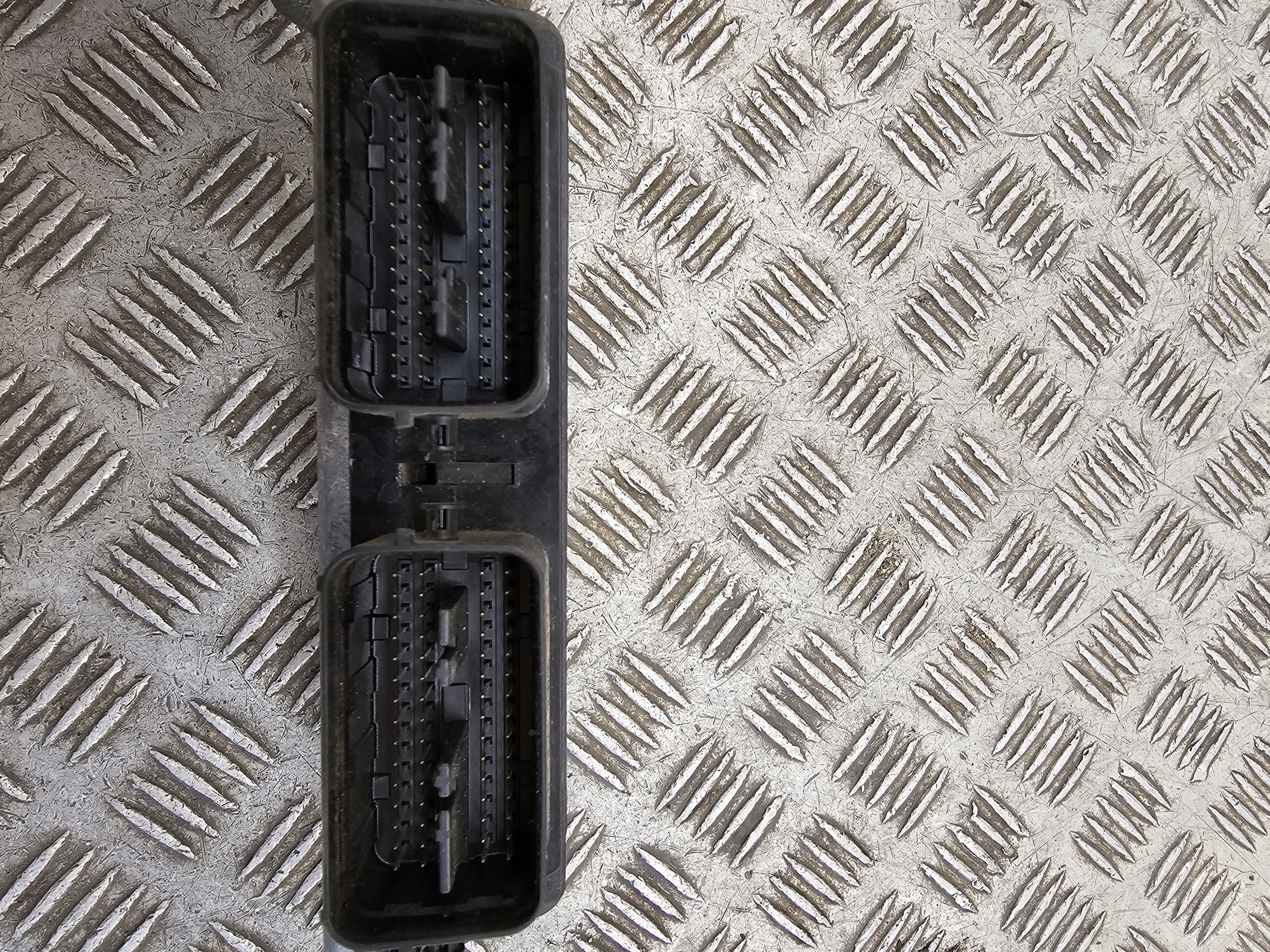 GRAND VITARA II 2.4 control unit of the engine 33910-78K0