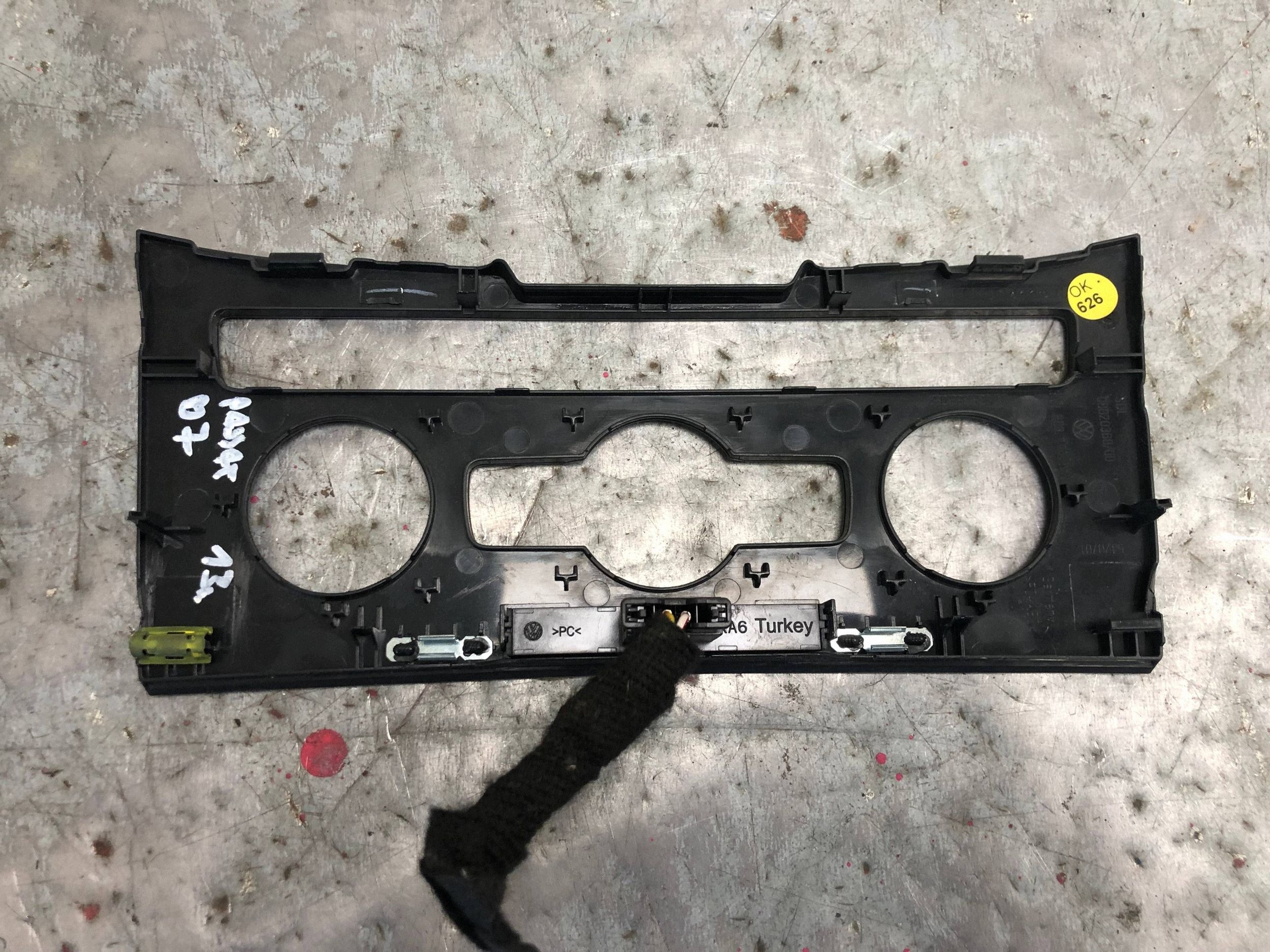 RÁM PANELU klimatizaci VW PASSAT B7 3C8863100B