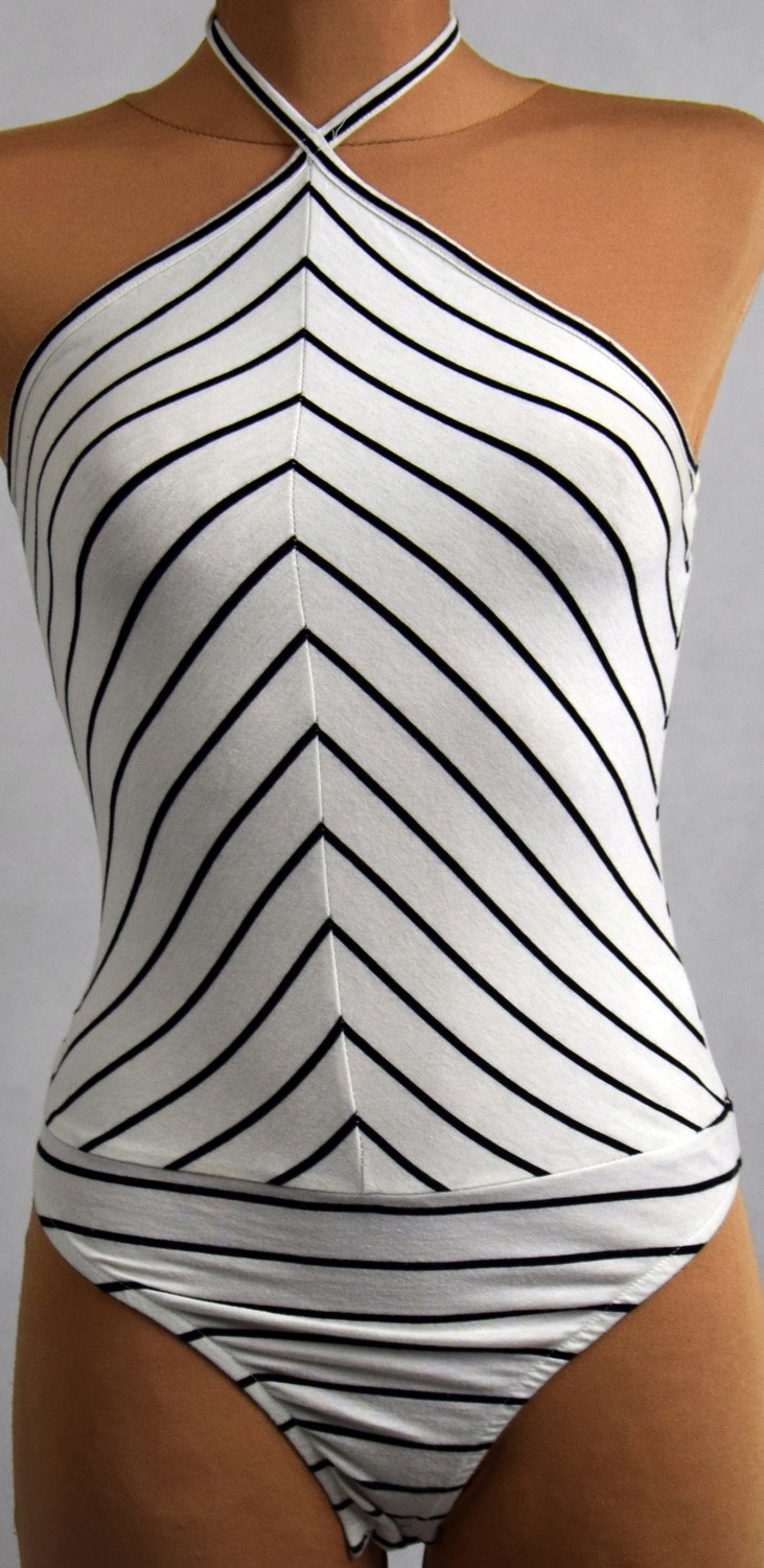 BODY W PASKI WIĄZANE BEZ RĘKAWÓW S