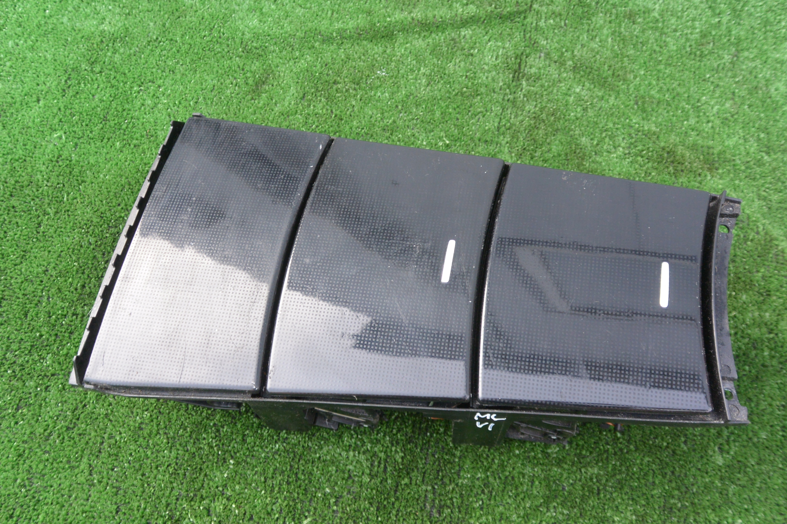 SCHOWEK TUNELU ŚRODKOWEGO POPIELNICZKA MERCEDES GL X164 ML W164 Numer katalogowy części A1646800814