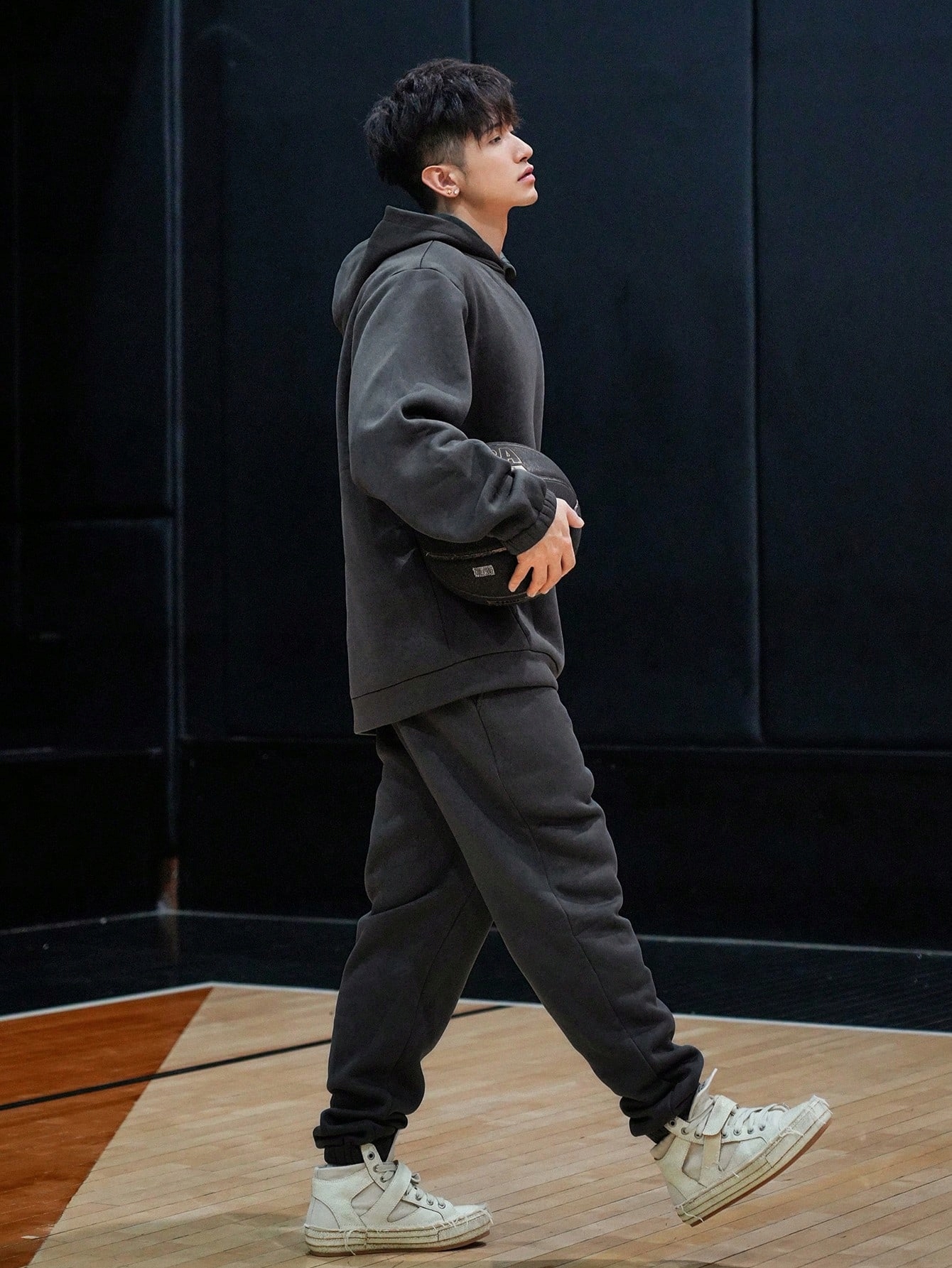 SHEIN SZARY KOMPLET SPODNIE DRESOWE BLUZA Z KAPTUREM L 568 Materiał dominujący poliester