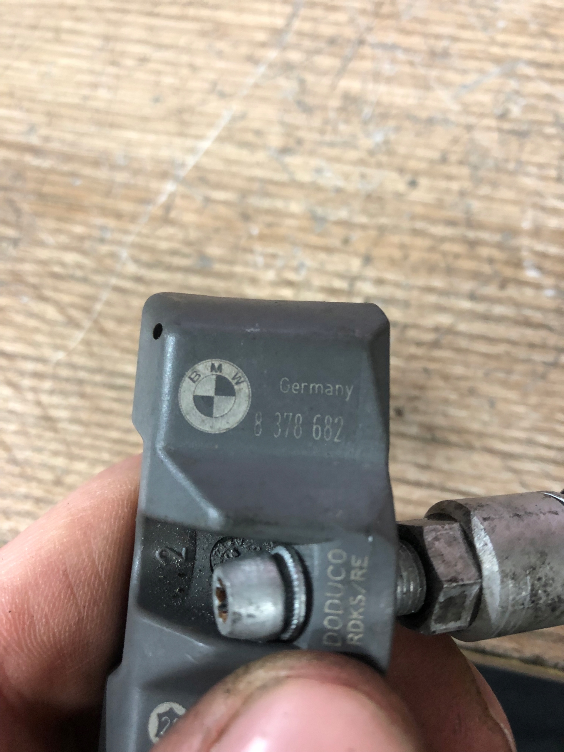 CZUJNIK CIŚNIENIA OPON BMW 5 E60 E61 8378682 Producent BH Sens