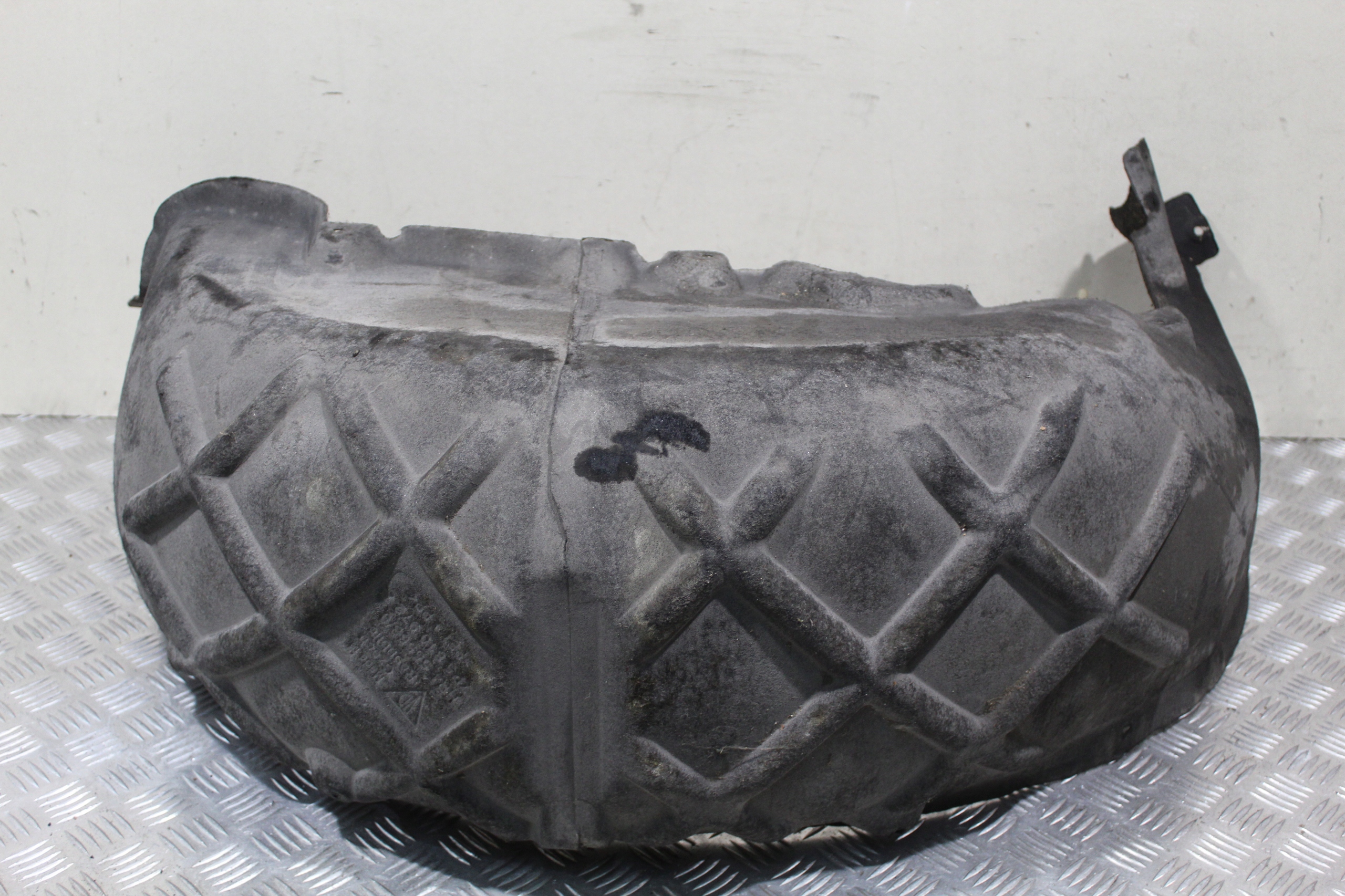 mudguard right rear part CAYENNE II 7P5 7P5810972A