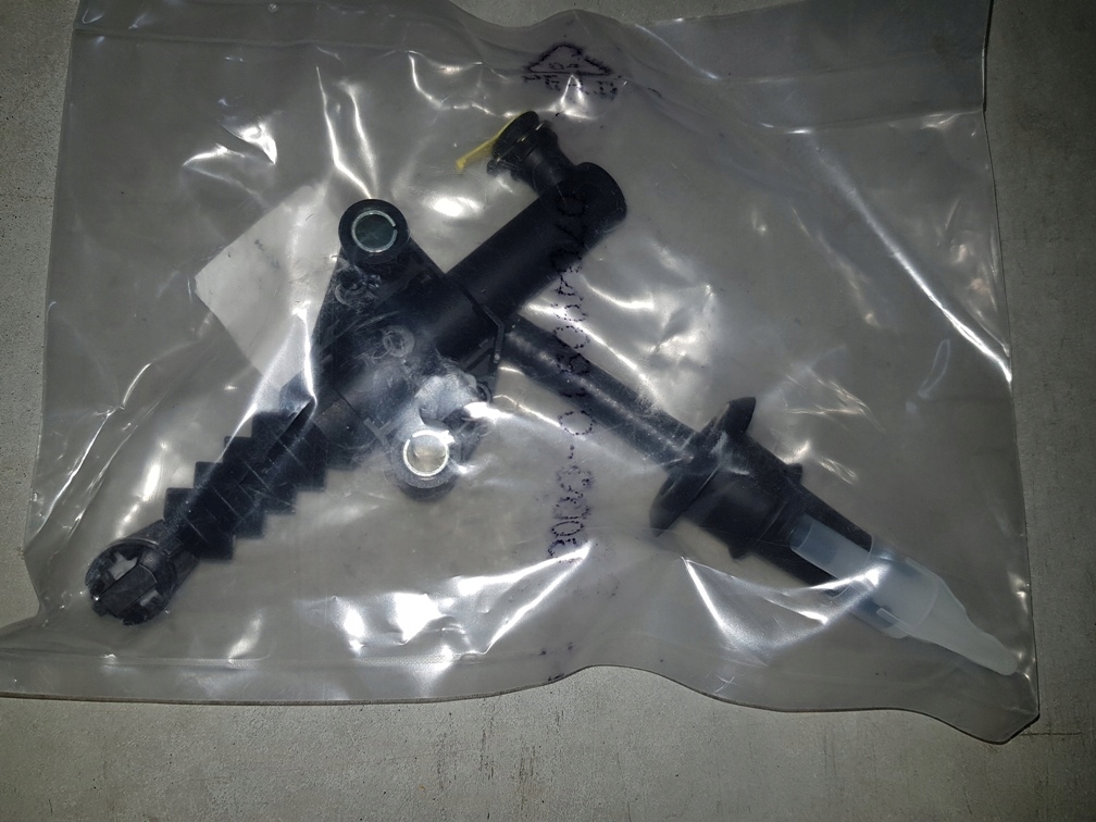 POMPA SPRZEGLA RENAULT TRAFIC III 306100765R OE Engine Type Diesel