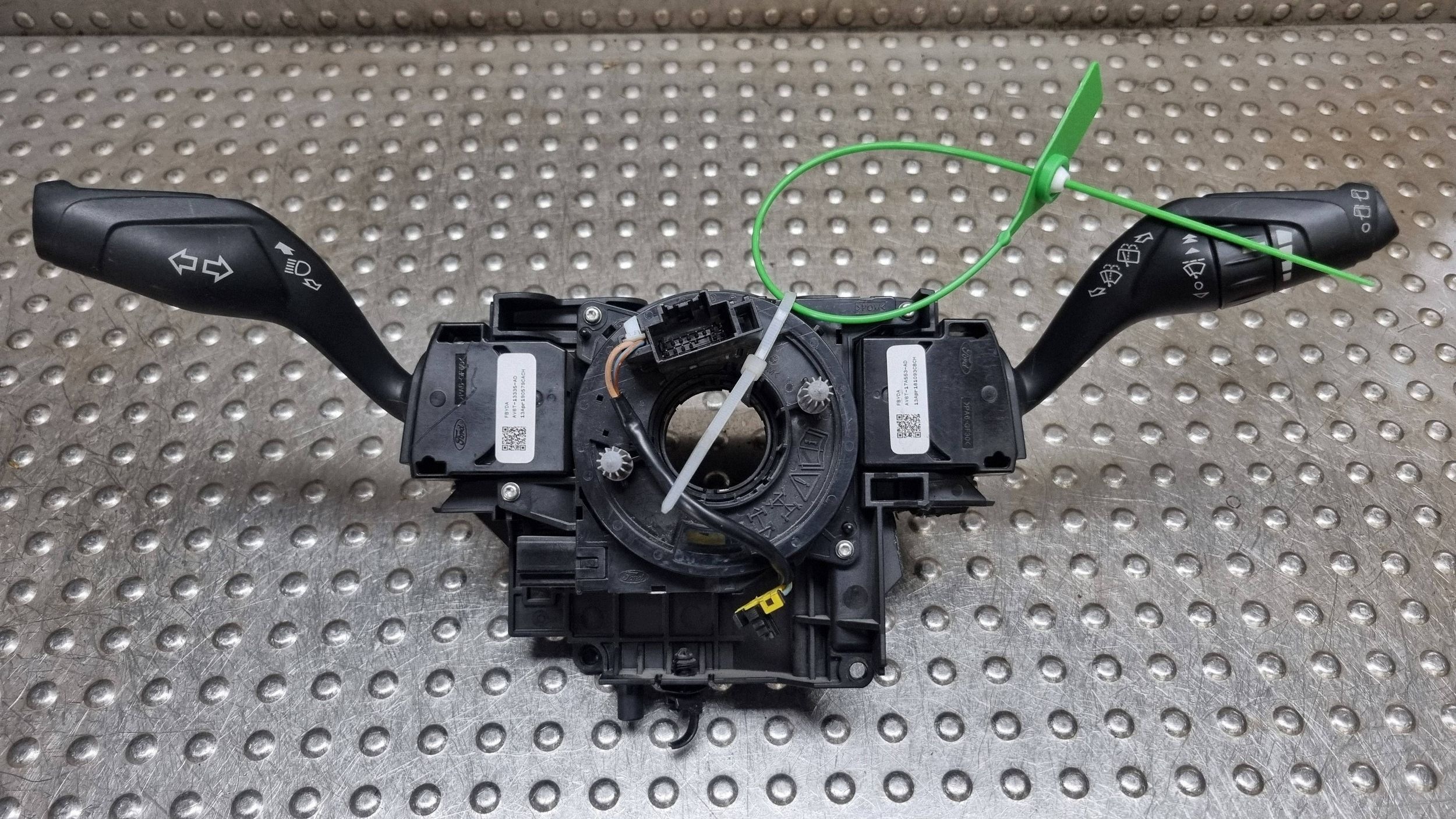 commodo commande levier commodo sous volant anneau BV6T-13N064-AH FORD C-MAX MK2 FOCUS MK3