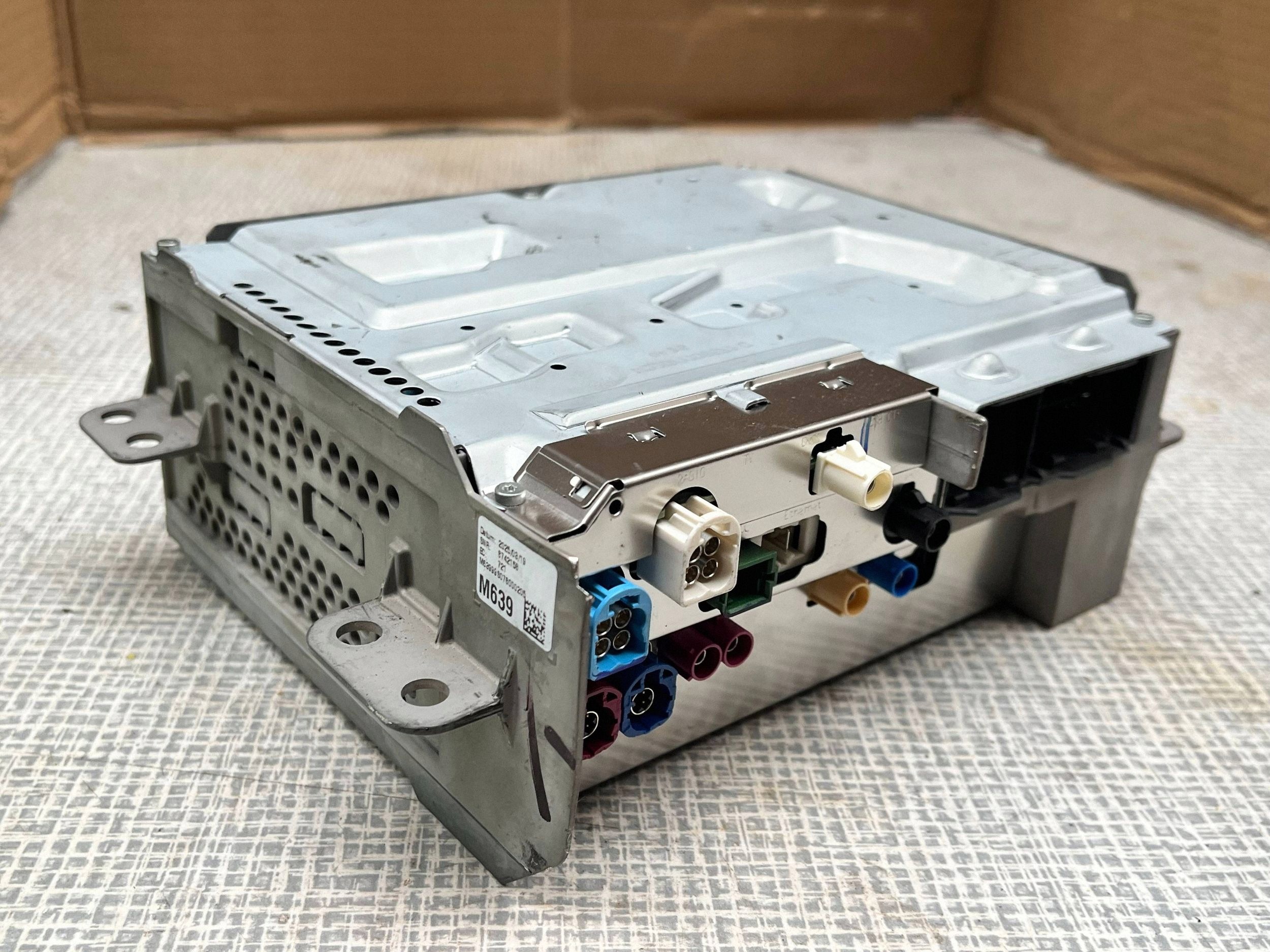 MERCEDES HEADUNIT RADIO NAVI + code 1679003637 A1679003637 @M