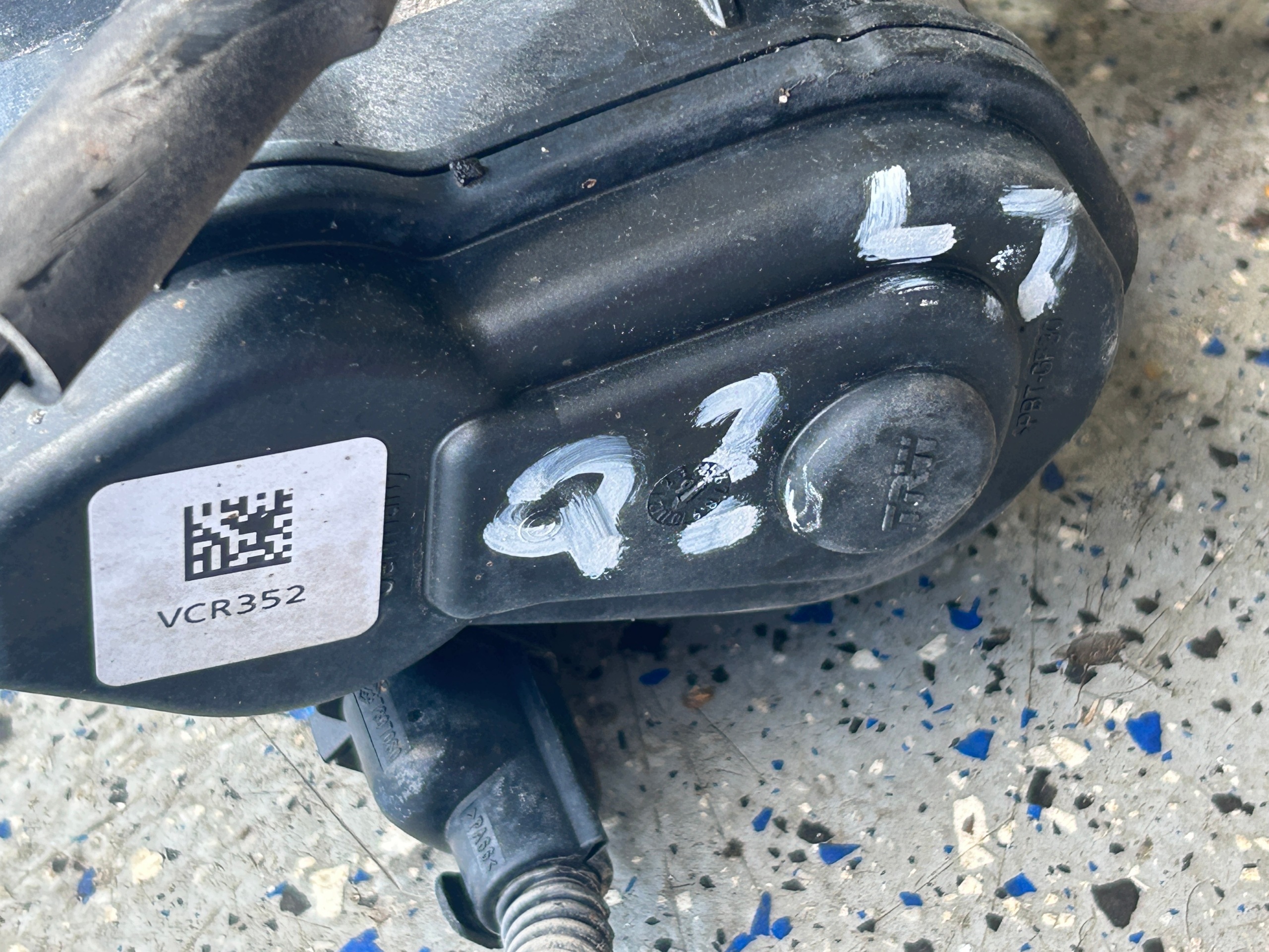 AUDI Q3 8U caliper brake rear part left right