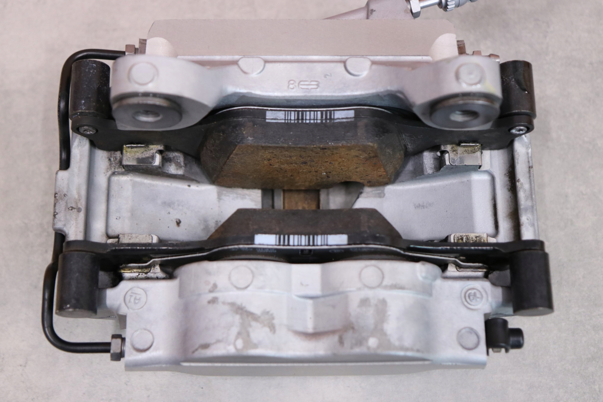 BMW i4 G26 UKLAD brzdový třmeny kotuče plotýnky předek 348X30 7915313