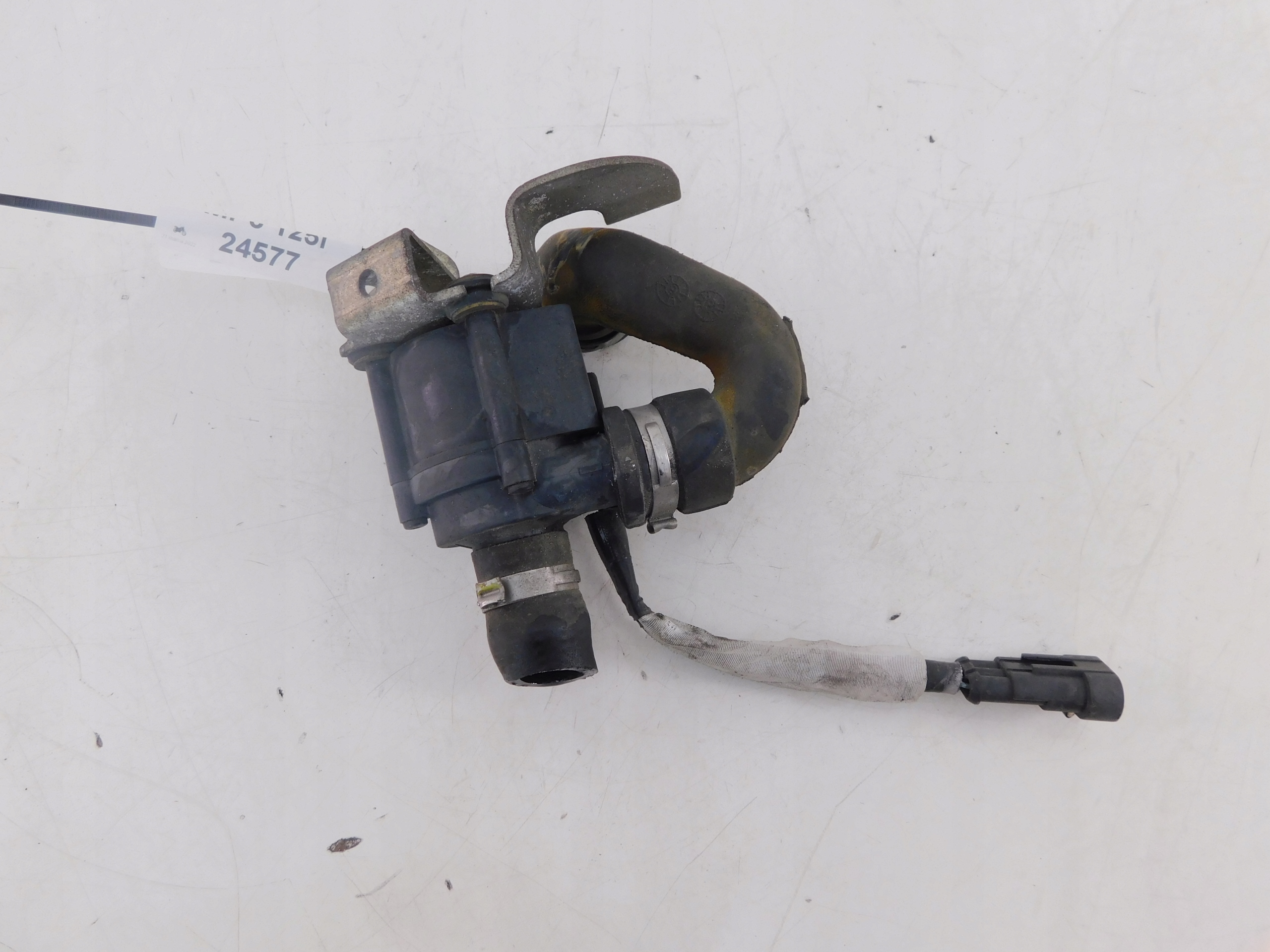 PIAGGIO MP3 125I POMPA WODY M1