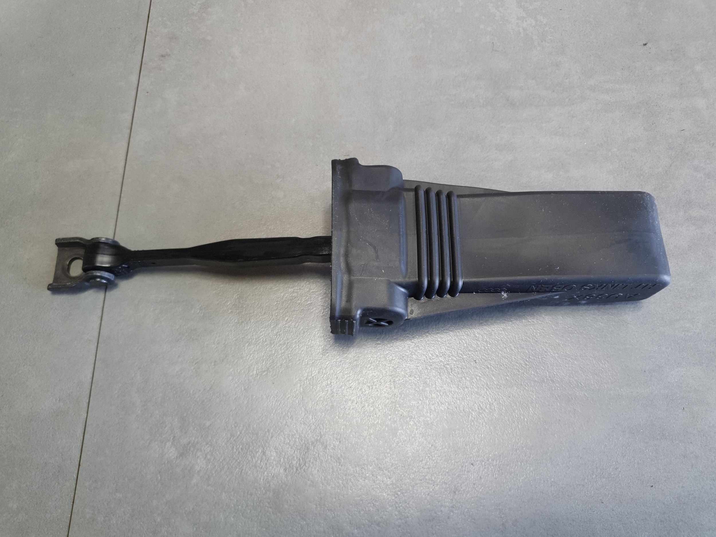 Audi A3 8Y limiter door tylnych 8Y0839249A