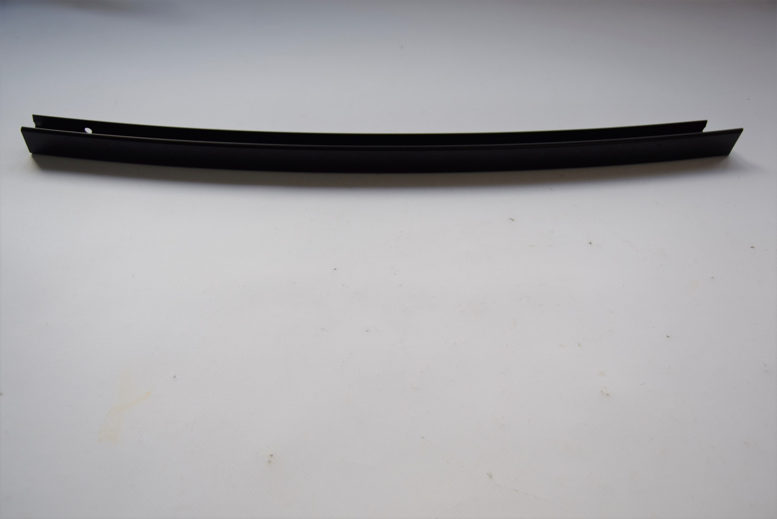 51357258301 - Стеклянная крышка направляющей рамы, снаружи слева BMW F30 F80