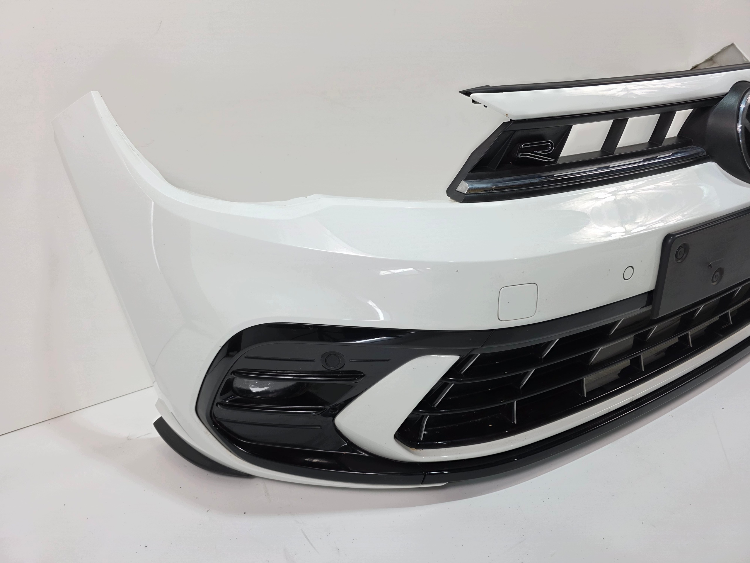 front bumper 2G0 POLO VI R-LINE LIFT LED 4XPDC LC9A PURE WHITE