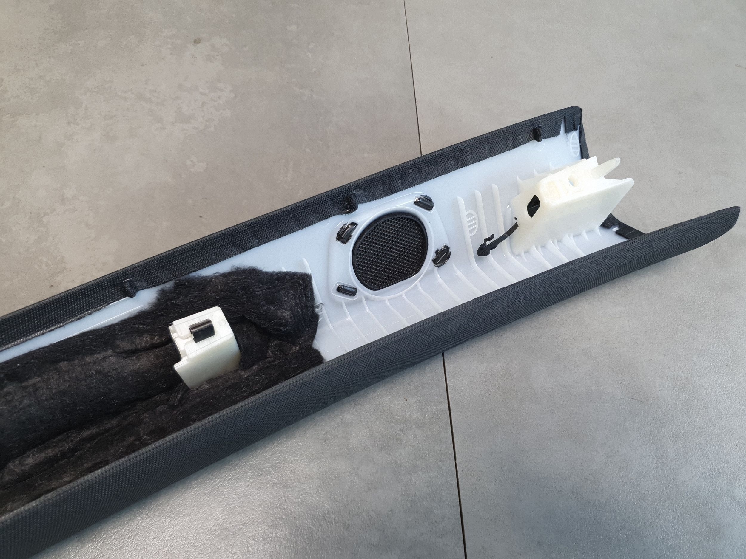 Audi SQ6 e-tron blende abdeckung säule A links 85H867233F