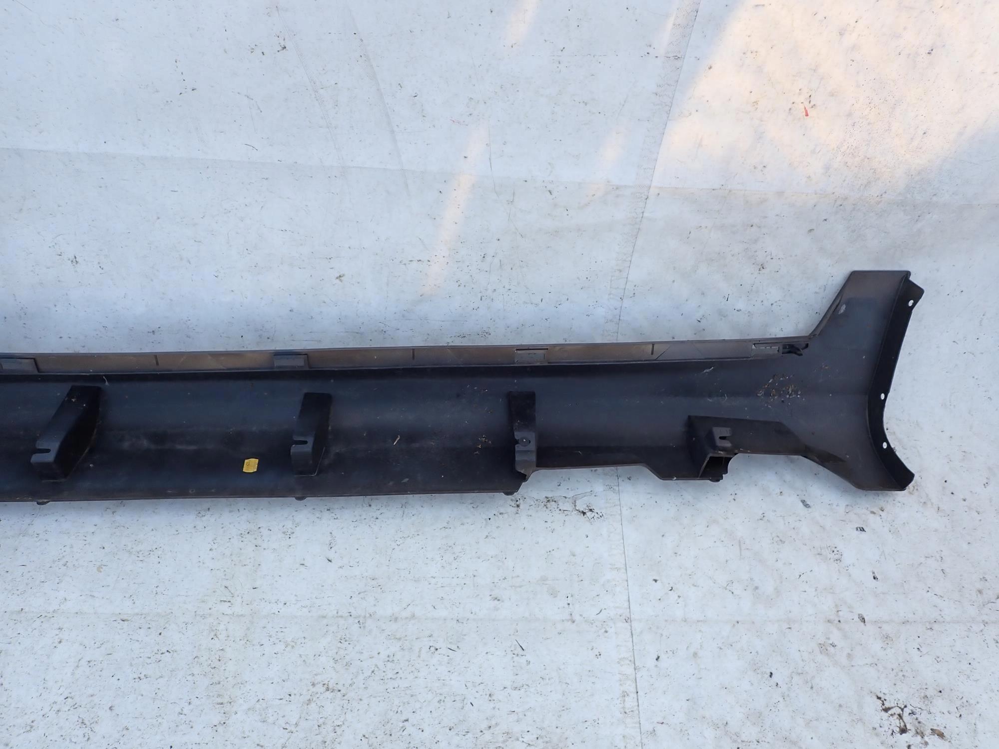 VOLVO XC60 and 1 LIFT 13-17 moulding threshold right