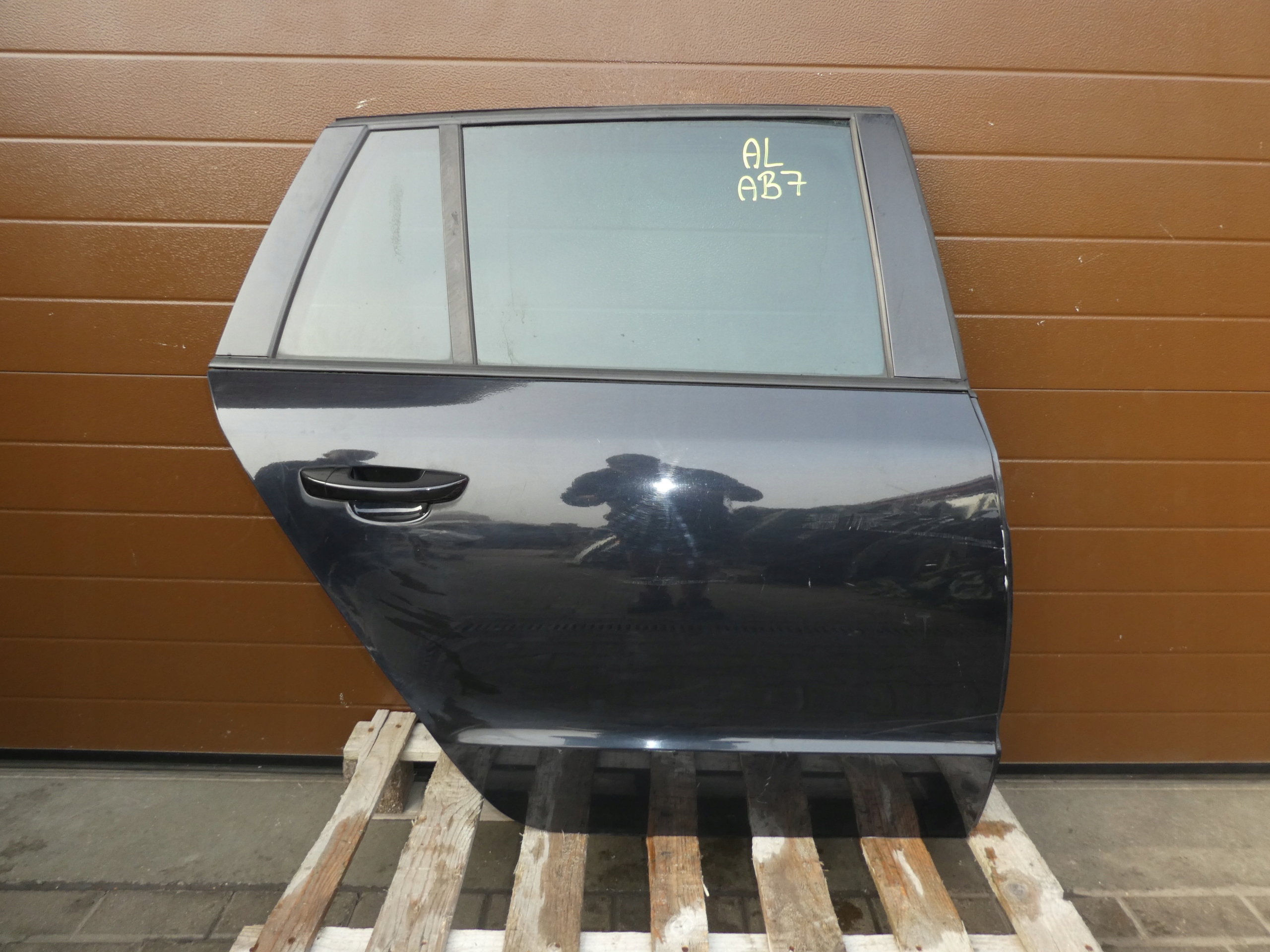 complete door right rear part SKODA SUPERB II black,