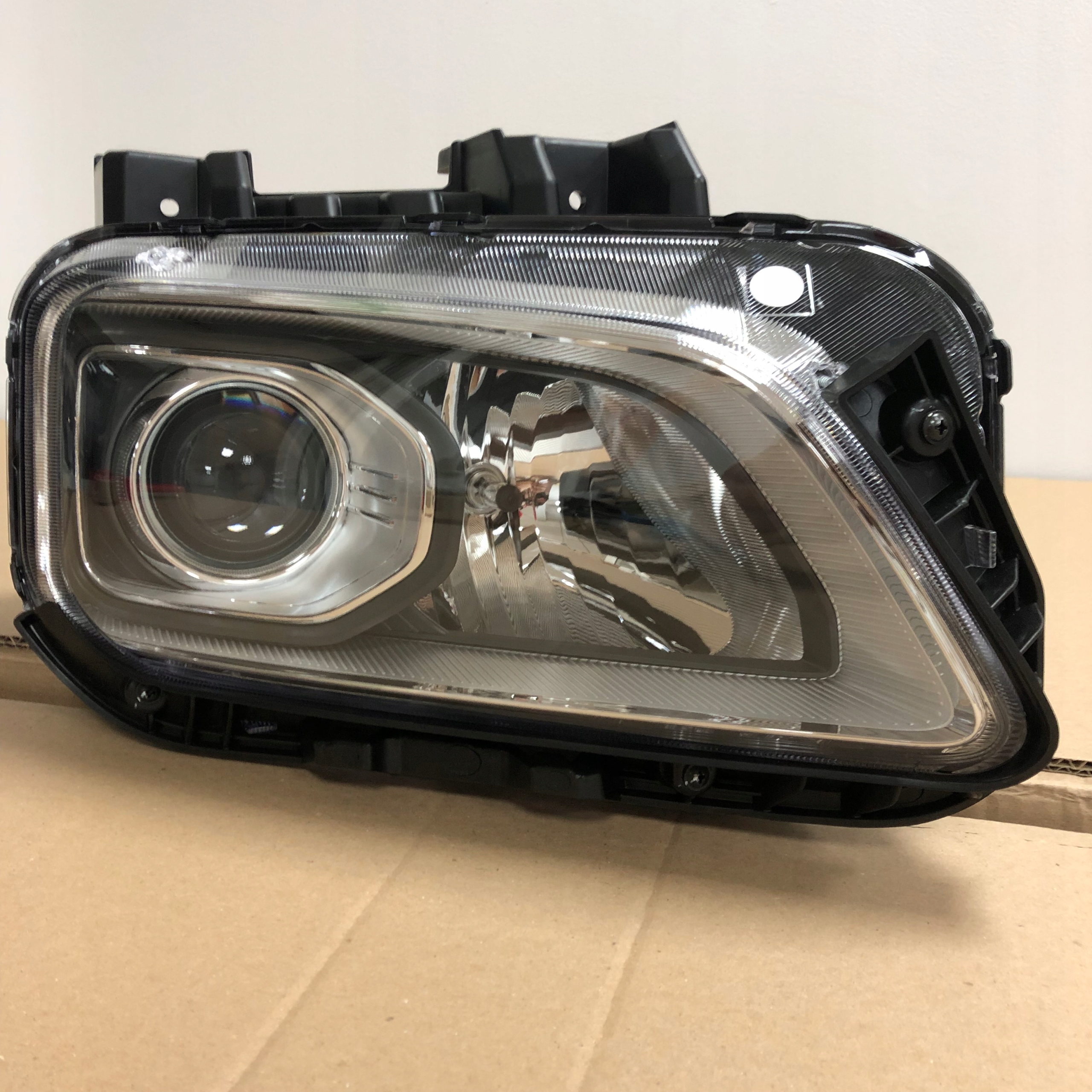 KONA LAMPA PRZÓD, PRAWA, NOWA, ORYGINALNA Producent części Hyundai OE