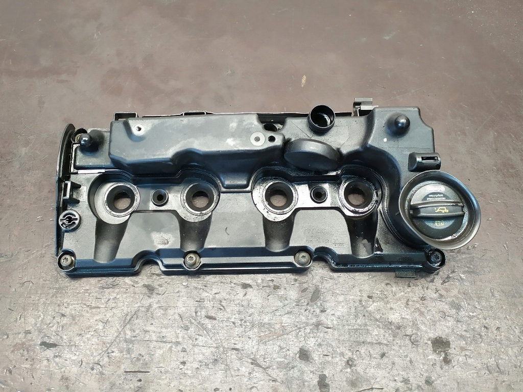 КРЫШКА ГОЛОВКИ ДВИГАТЕЛЯ 2.0 TDI CR 03L103469S