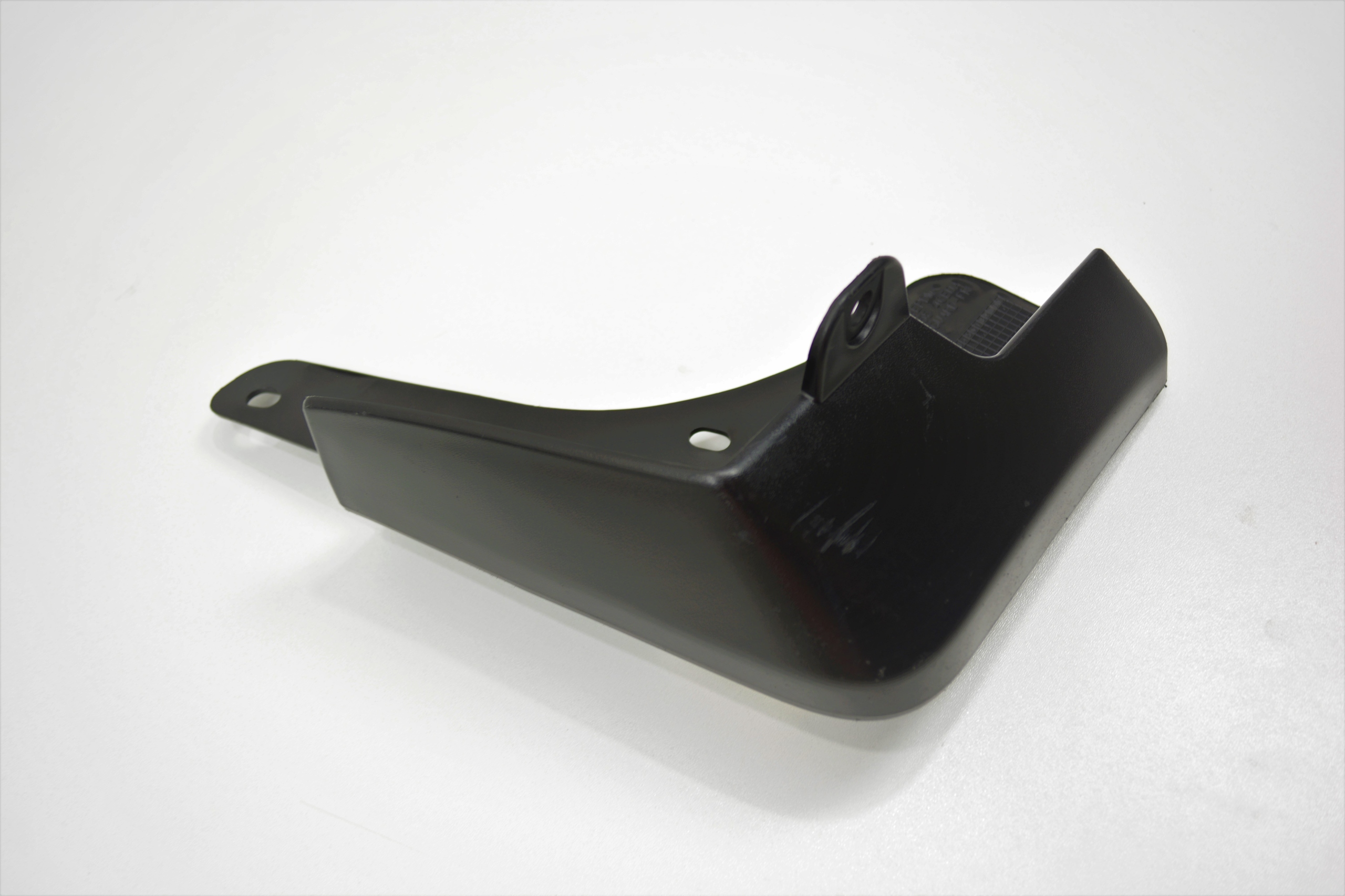 NISSAN X TRAIL T32 14-19 брызговик передний левый