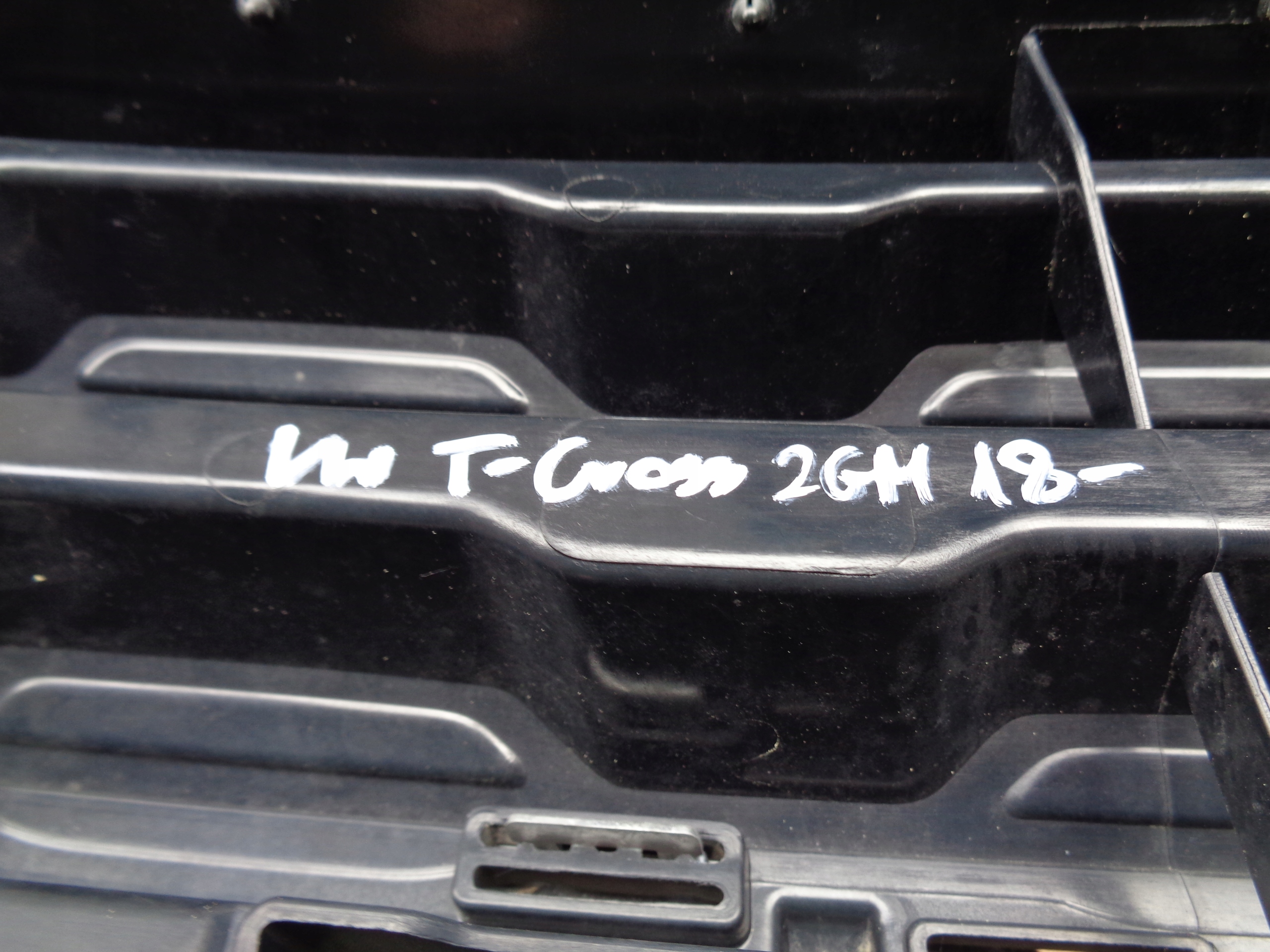 GRIGLIA VW T-CROSS 2GM 18