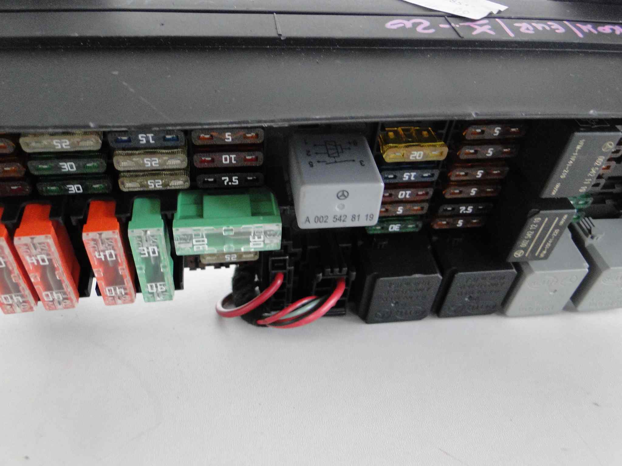 MERCEDES ML W 164 LIFT SKRZYNKA PUSZKA BEZPIECZNIK Producent części Mercedes-Benz OE