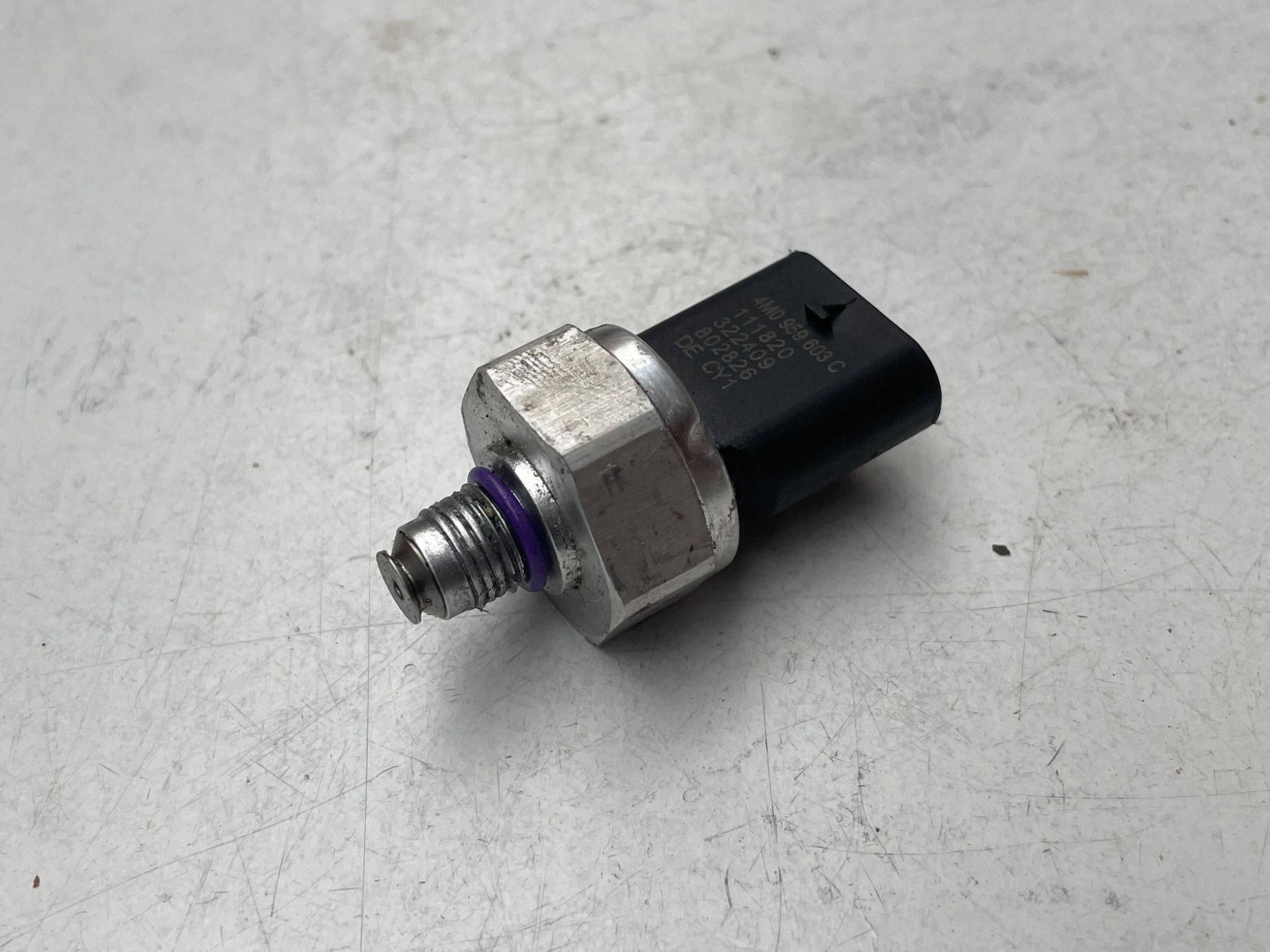 sensor druck klimaanlage (PRESOSTAT) AUDI Q7 4M 4M0959603C original!