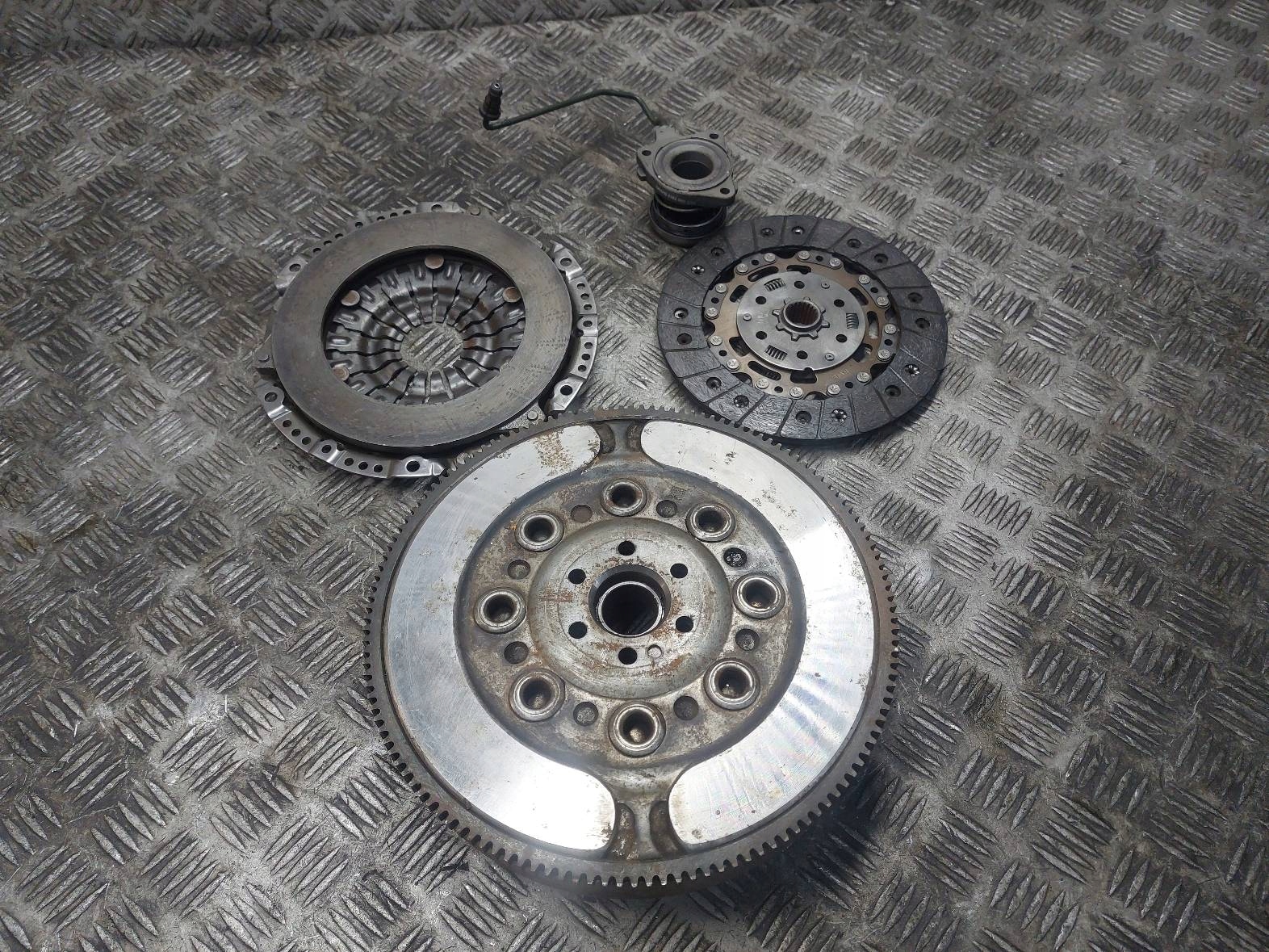 VOLANO USATO + disco + di pressione + LOZYSKO OPOROWE OPEL INSIGNIA A