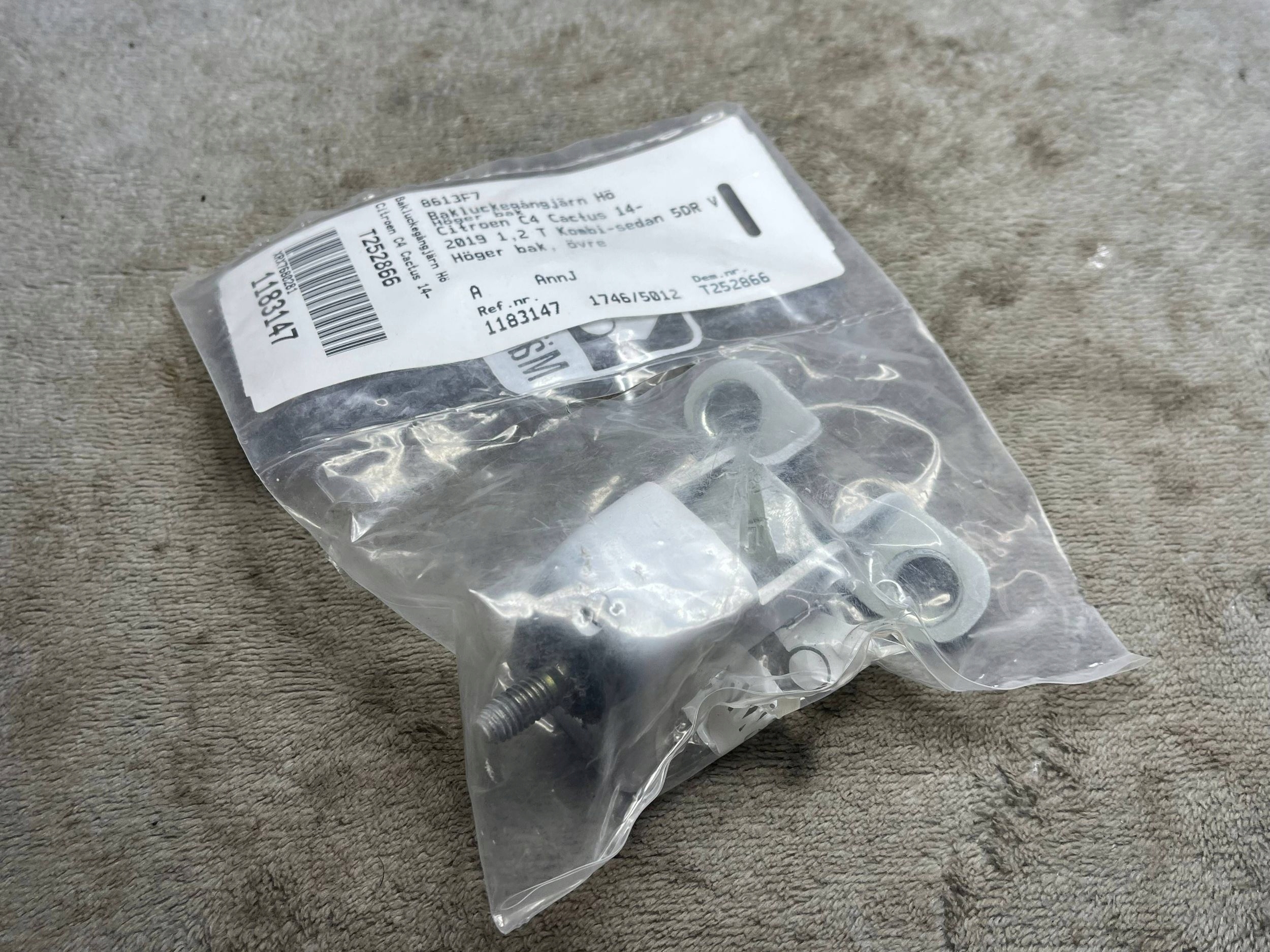 hinge pokrywy boot Citroen C4 OE 8613F7 !J