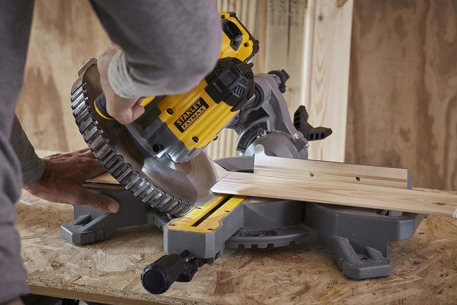 Pilarka ukosowa 190mm SFMCS701M1-QW STANLEY FATMAX V20 ukośnica 1x4Ah Kod producenta SFMCS701M1-QW