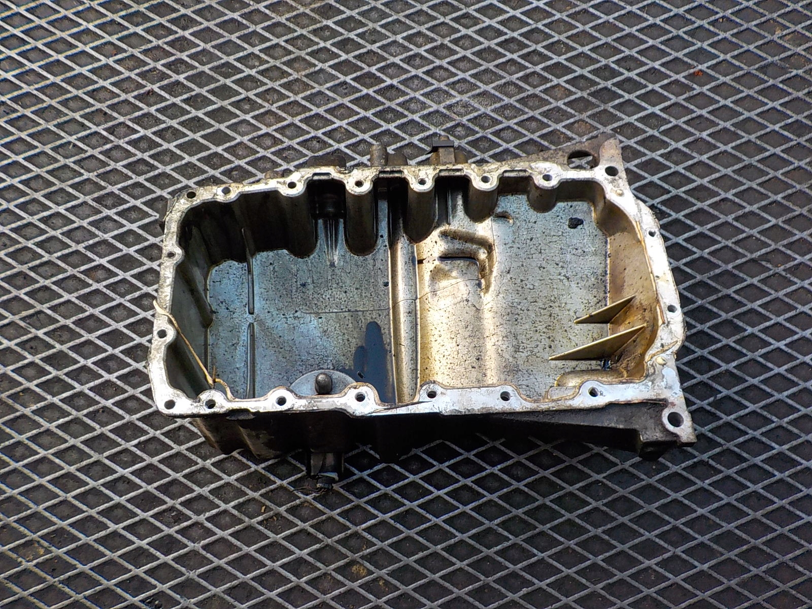 AUDI A4 B7 2.0 TDI Ölwanne 03G103603