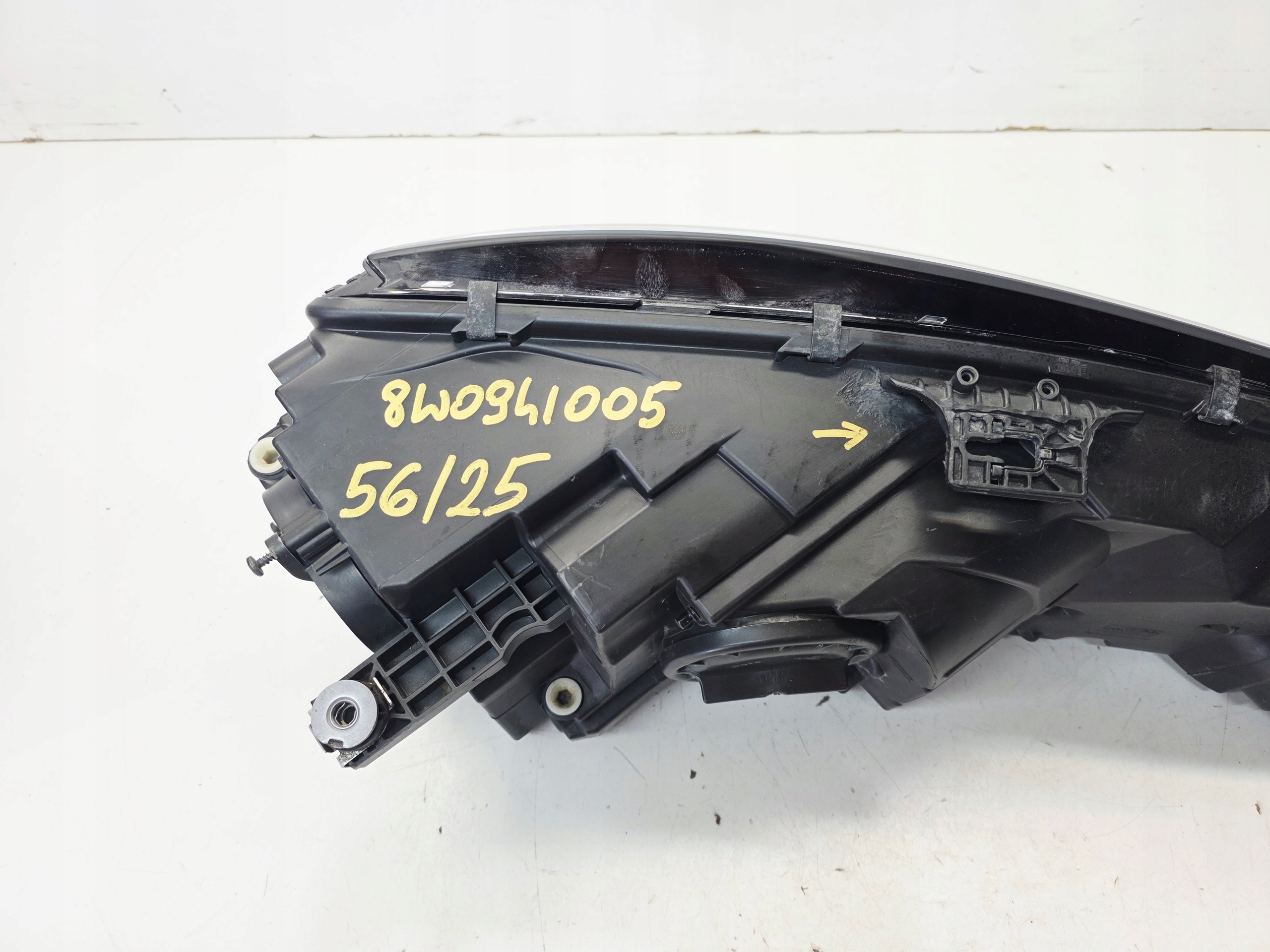 REFLEKTOR light left front BI XENON LED AUDI A4 B9 8W0941005 EU 56/25