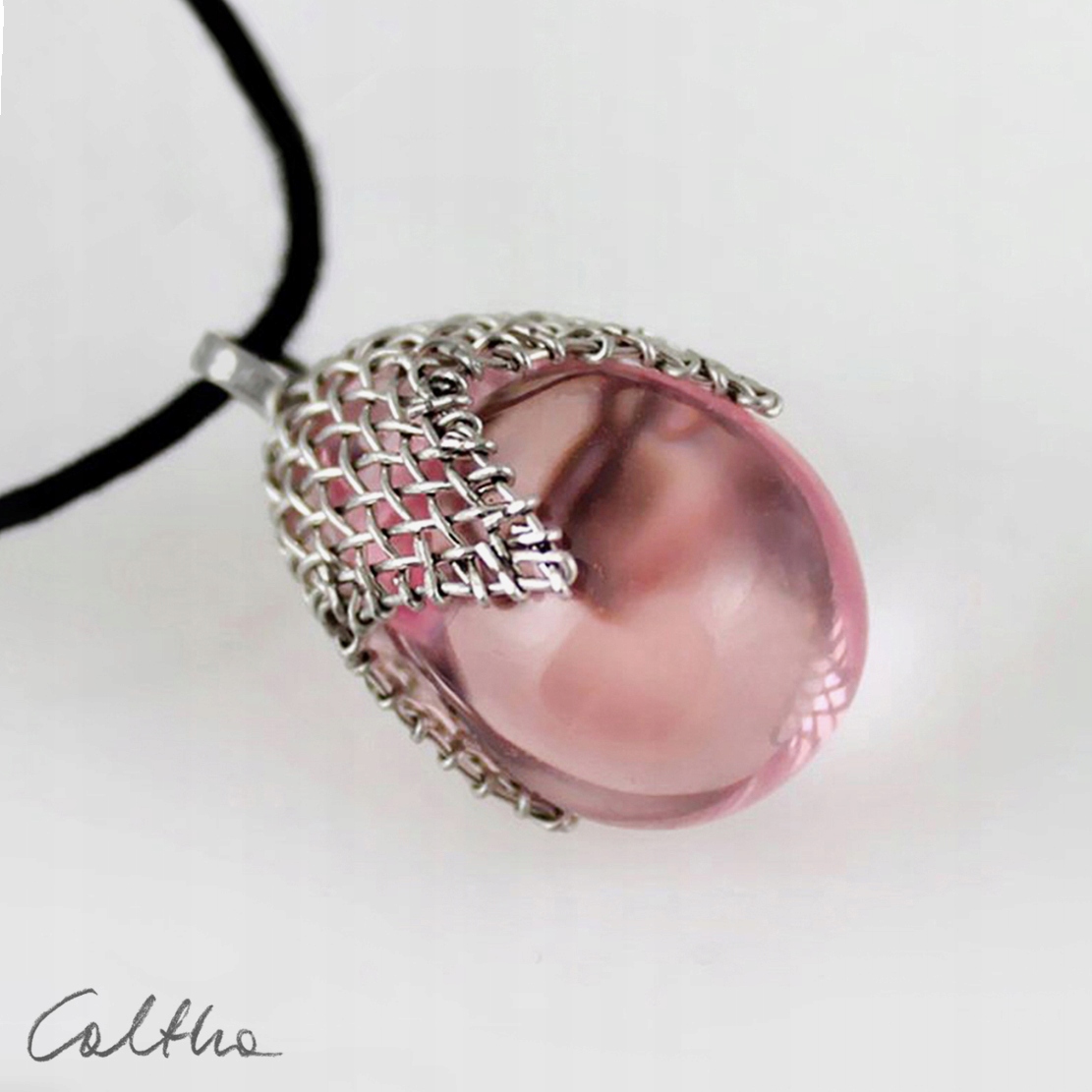 Růžová přívěsek M ruční práce