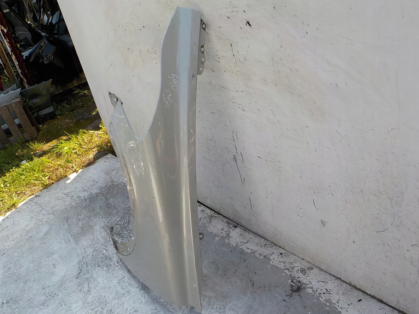 590 VOLVO C30 LIFT fender left front front