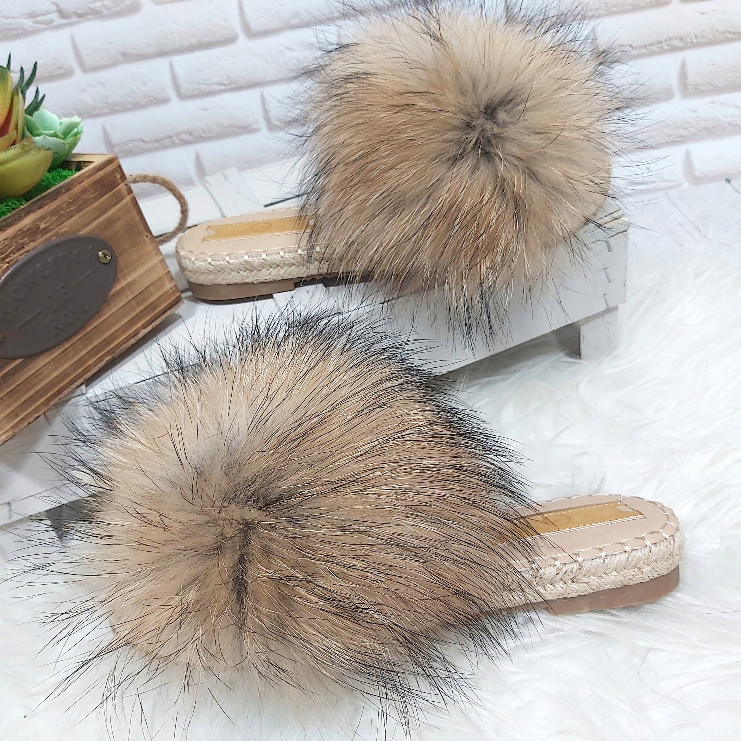 KLAPKI DAMSKIE Z FUTREM NATURALNYM rozmiar 36 Rozmiar 36