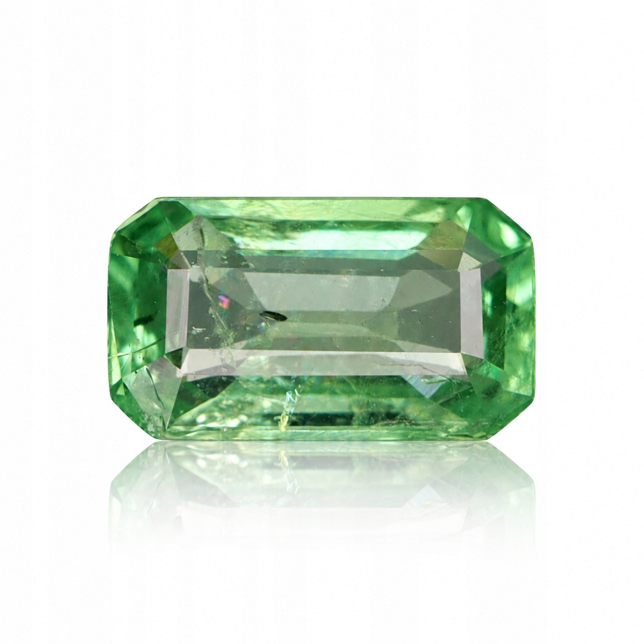 Přírodní granát Tsavorit 0.67 ct Osmiúhelník Tanzanie SI2 certifikát Wbd