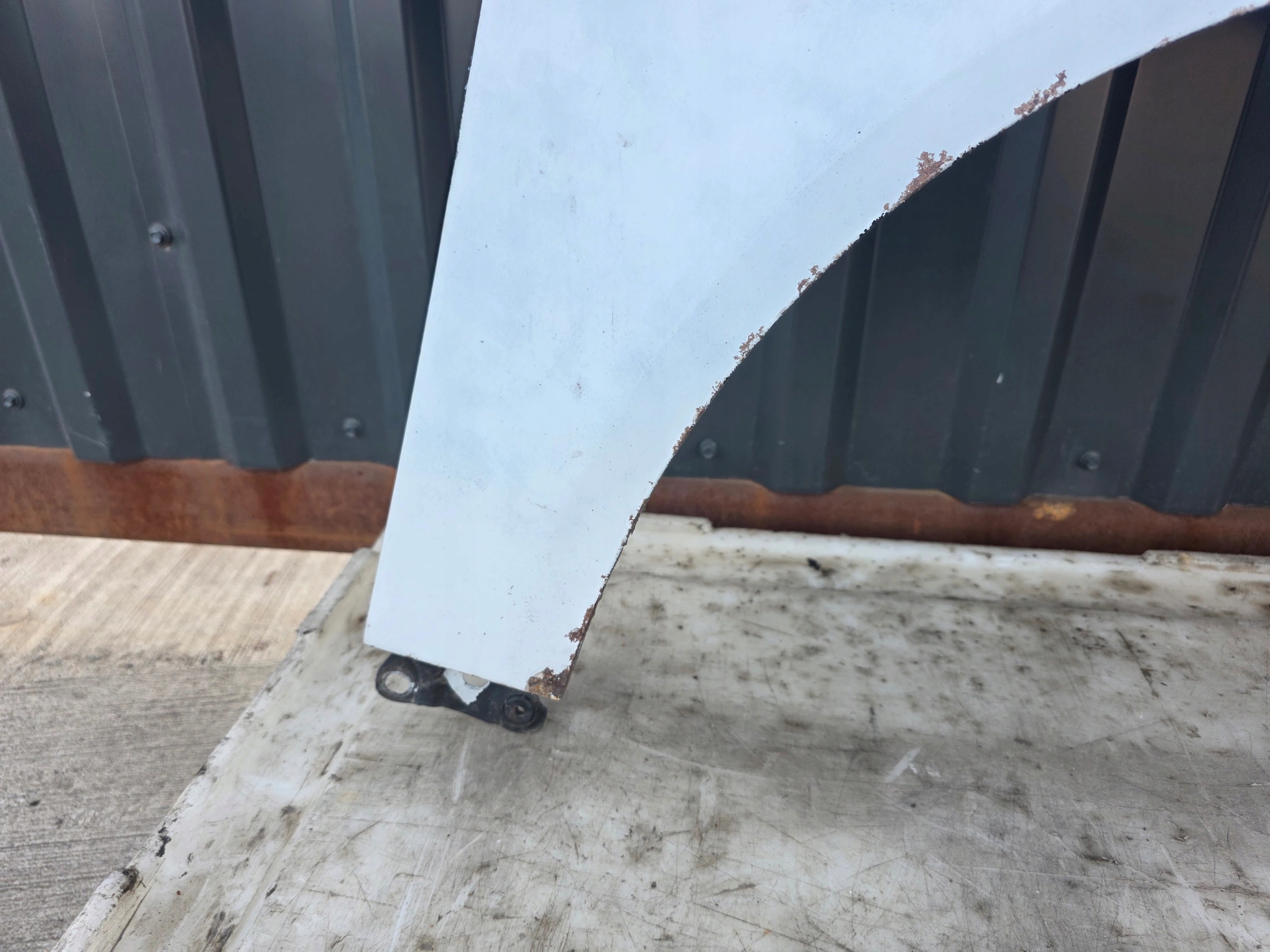 fender right front AUDI A4 B7 2004-2007 DO MALOWANIA !!!