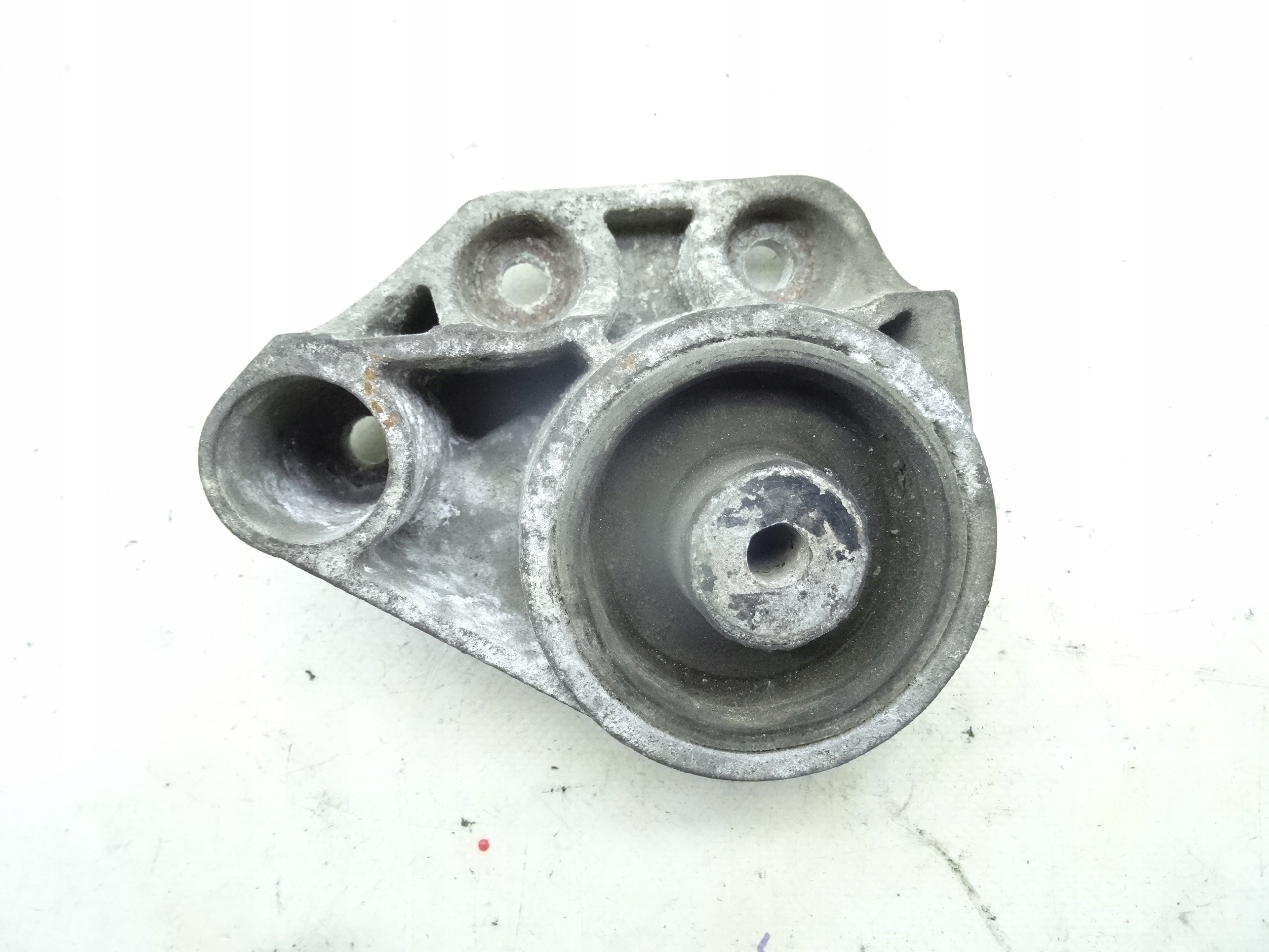 4d0599133d AUDI a8 D2 94-02 подушка опора DYFRA