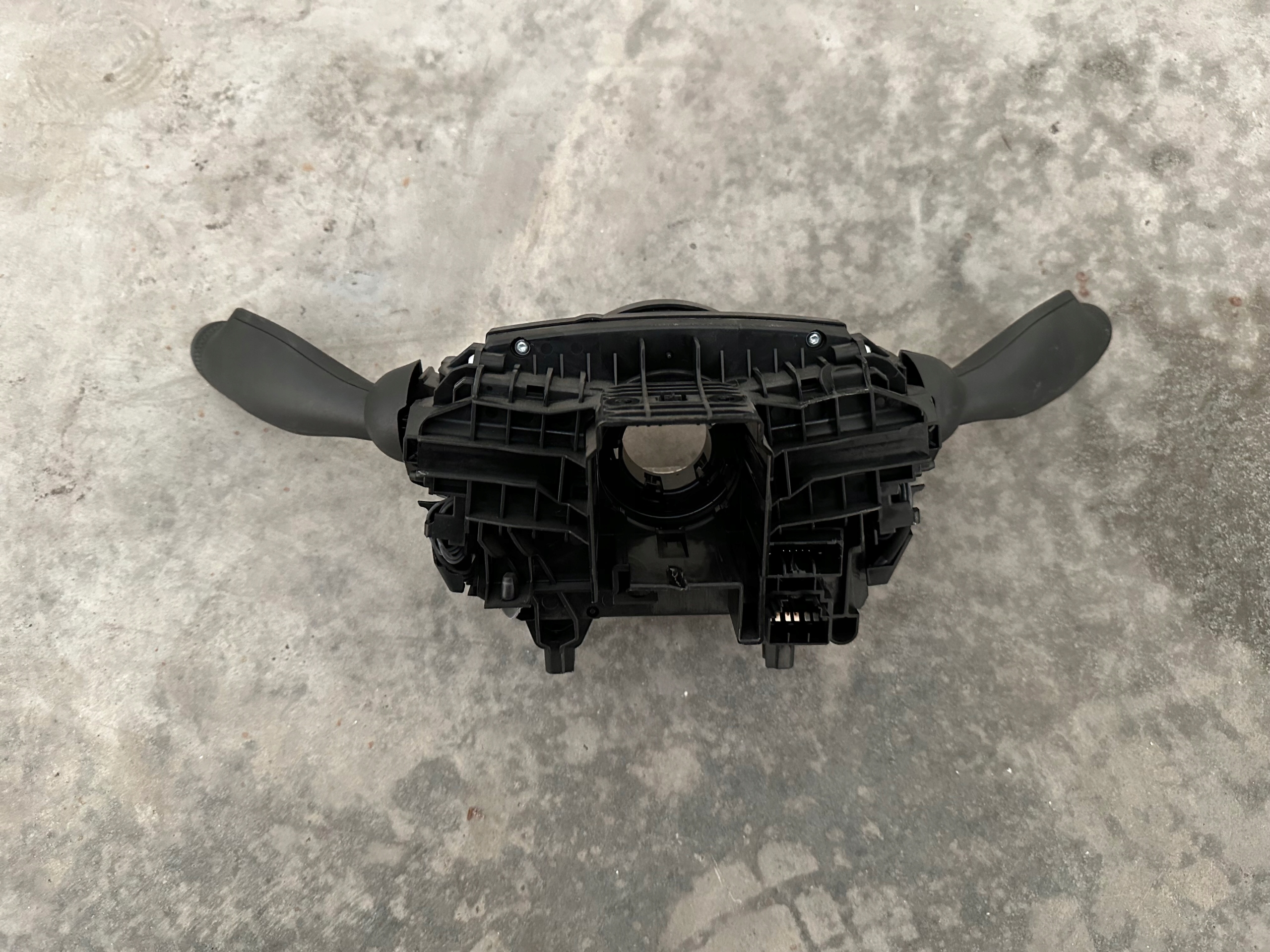 VOLVO XC60 II steering wheel levers and controls control ring