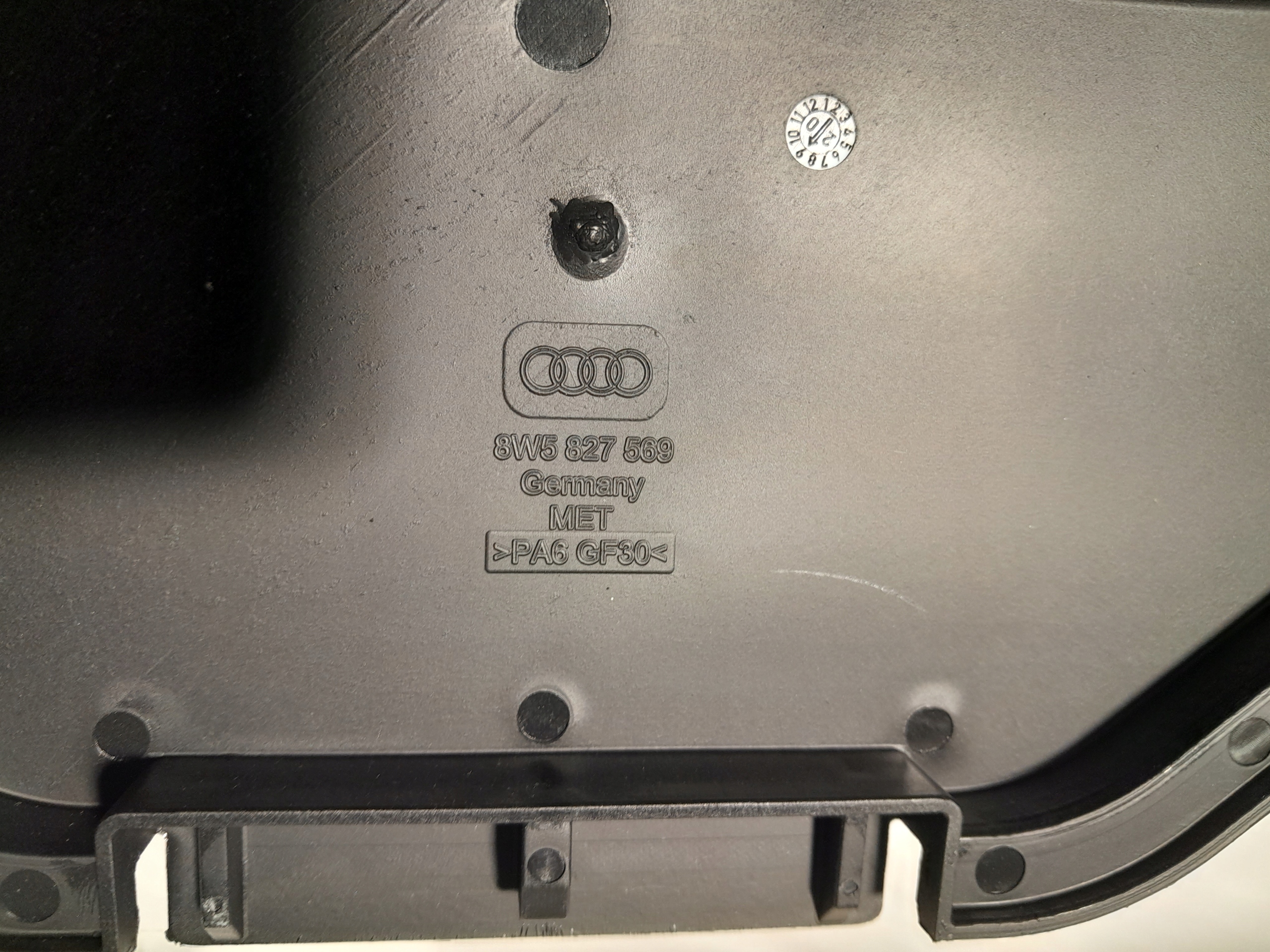 AUDI A4 B9 LIFT cover bonnet boot rear part 8W5827569